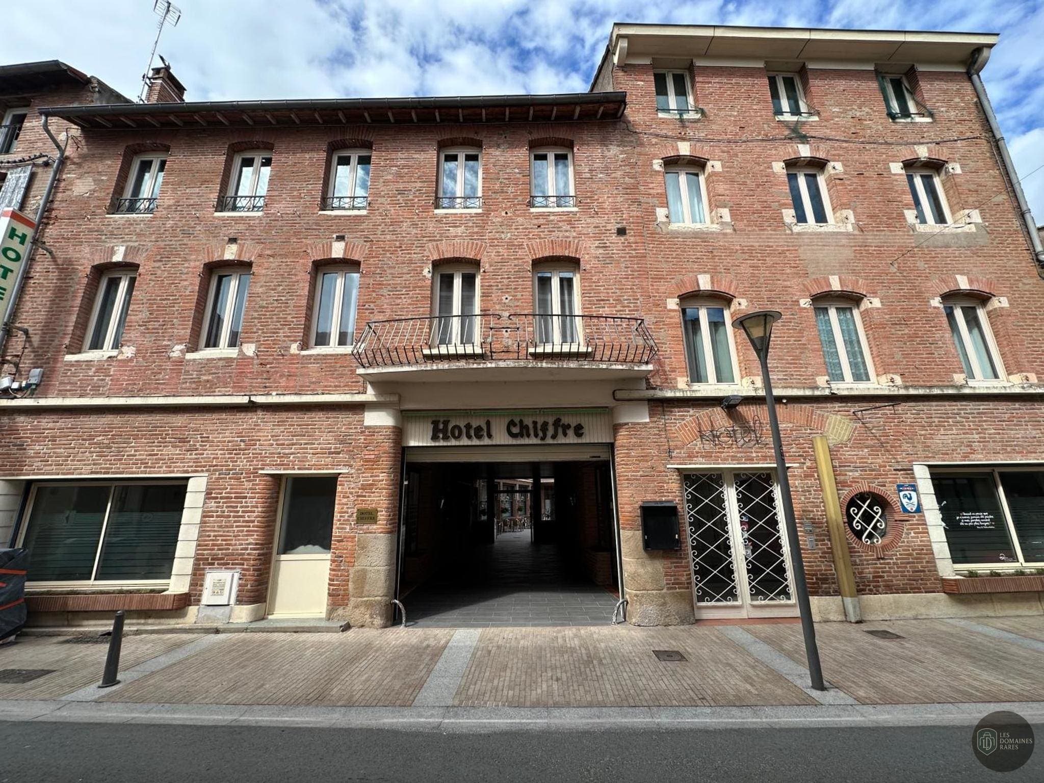 Vue extérieure de l'hôtel Hôtel Chiffre à Albi en Occitanie