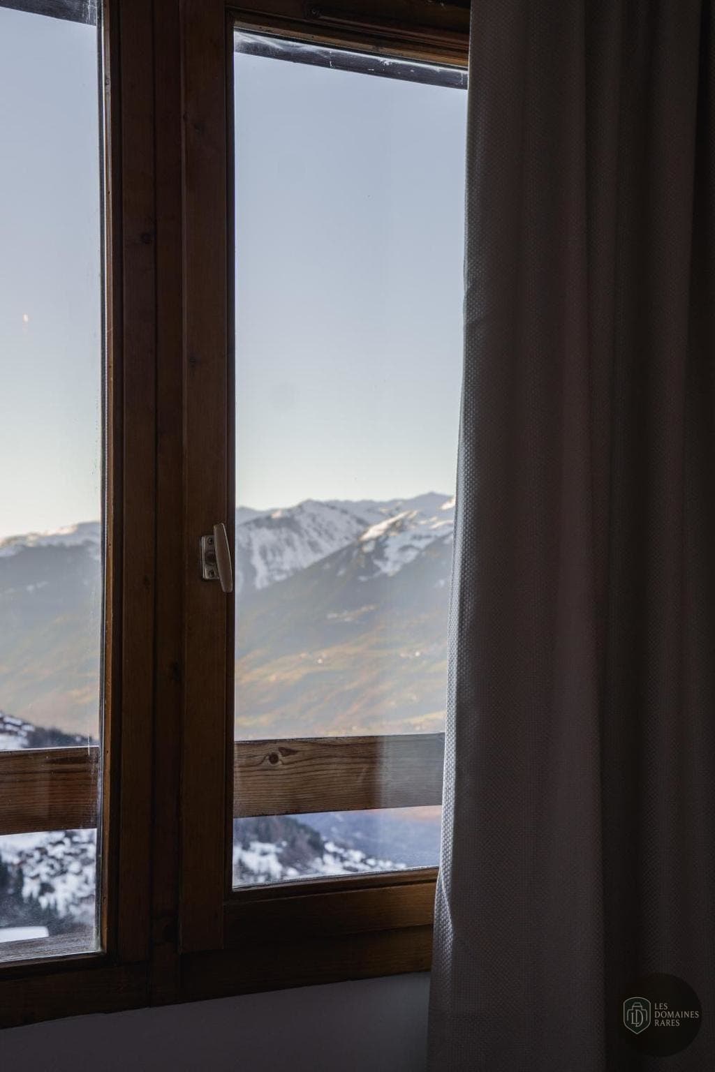 Vue extérieure de l'hôtel Hôtel Emeraude en Nouvelle-Aquitaine