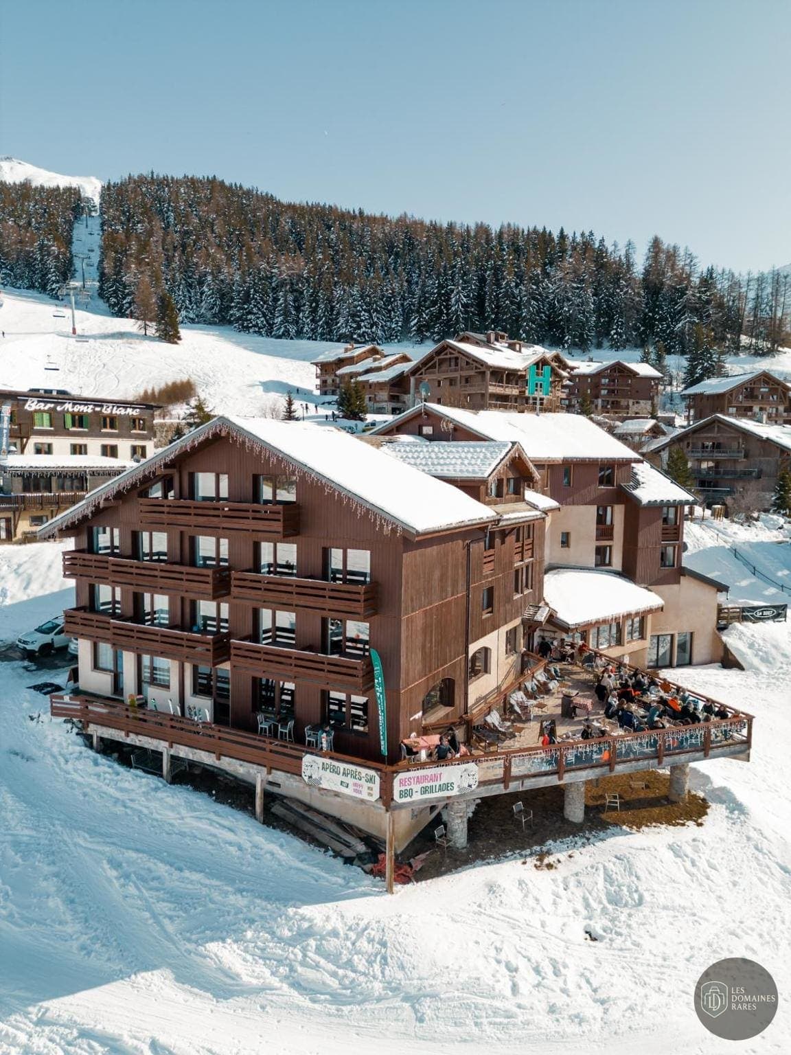 Vue extérieure de l'hôtel Hôtel Emeraude en Nouvelle-Aquitaine