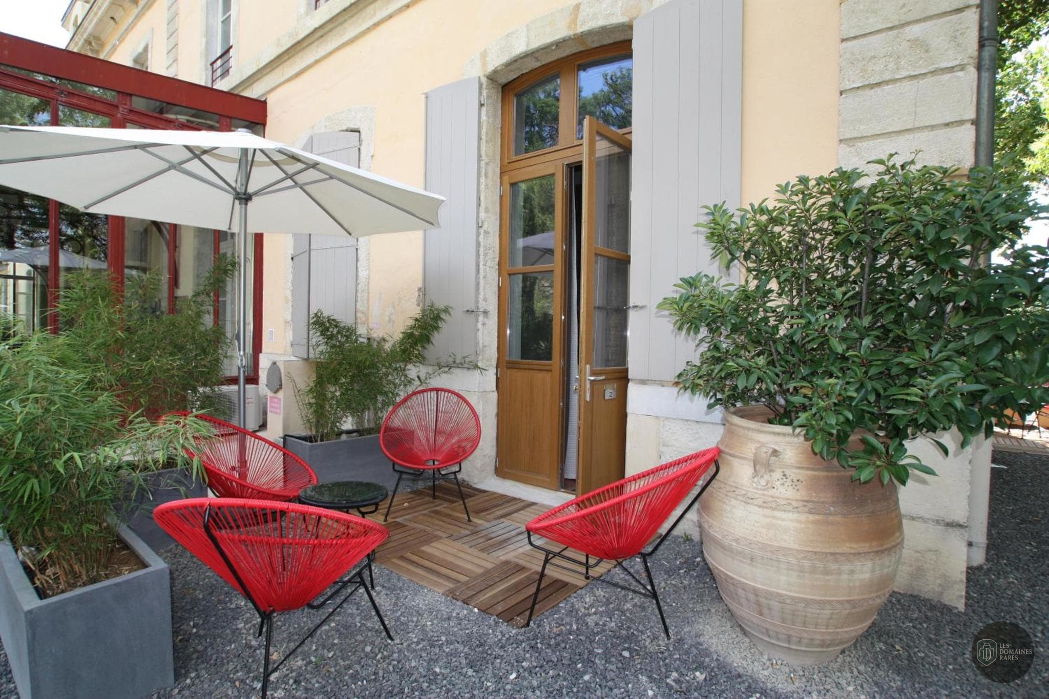 Vue extérieure de l'hôtel Hôtel Estelou à Sommières en Occitanie