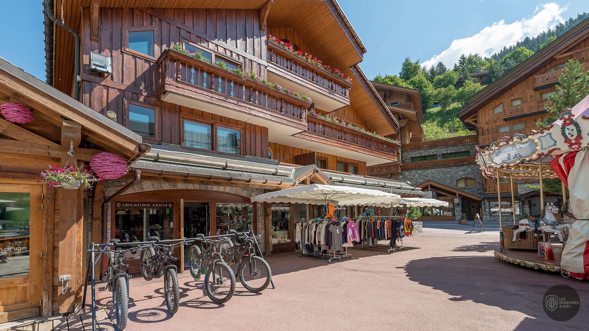 Vue extérieure de l'hôtel Hôtel L'Eterlou à Méribel en Auvergne-Rhône-Alpes
