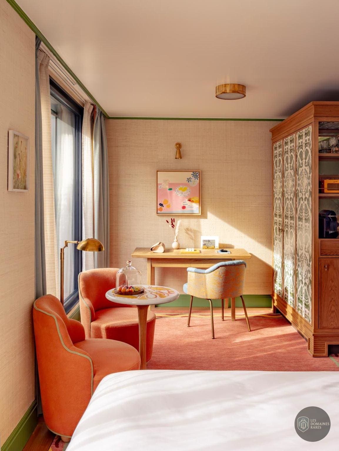 Chambre de l'hôtel Hôtel La Fantaisie en Île-de-France - séminaire paris france coordonnées gps latitude : 48.875403