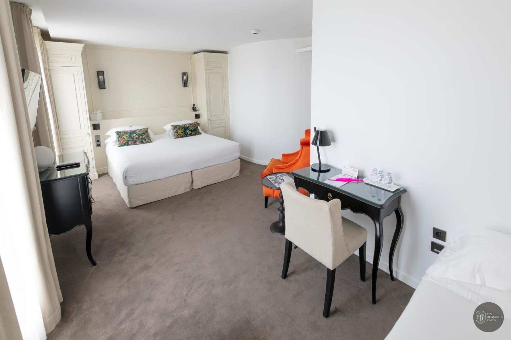 Chambre du domaine Hôtel La Perelle en Auvergne-Rhône-Alpes - séminaire saint-françois-longchamp