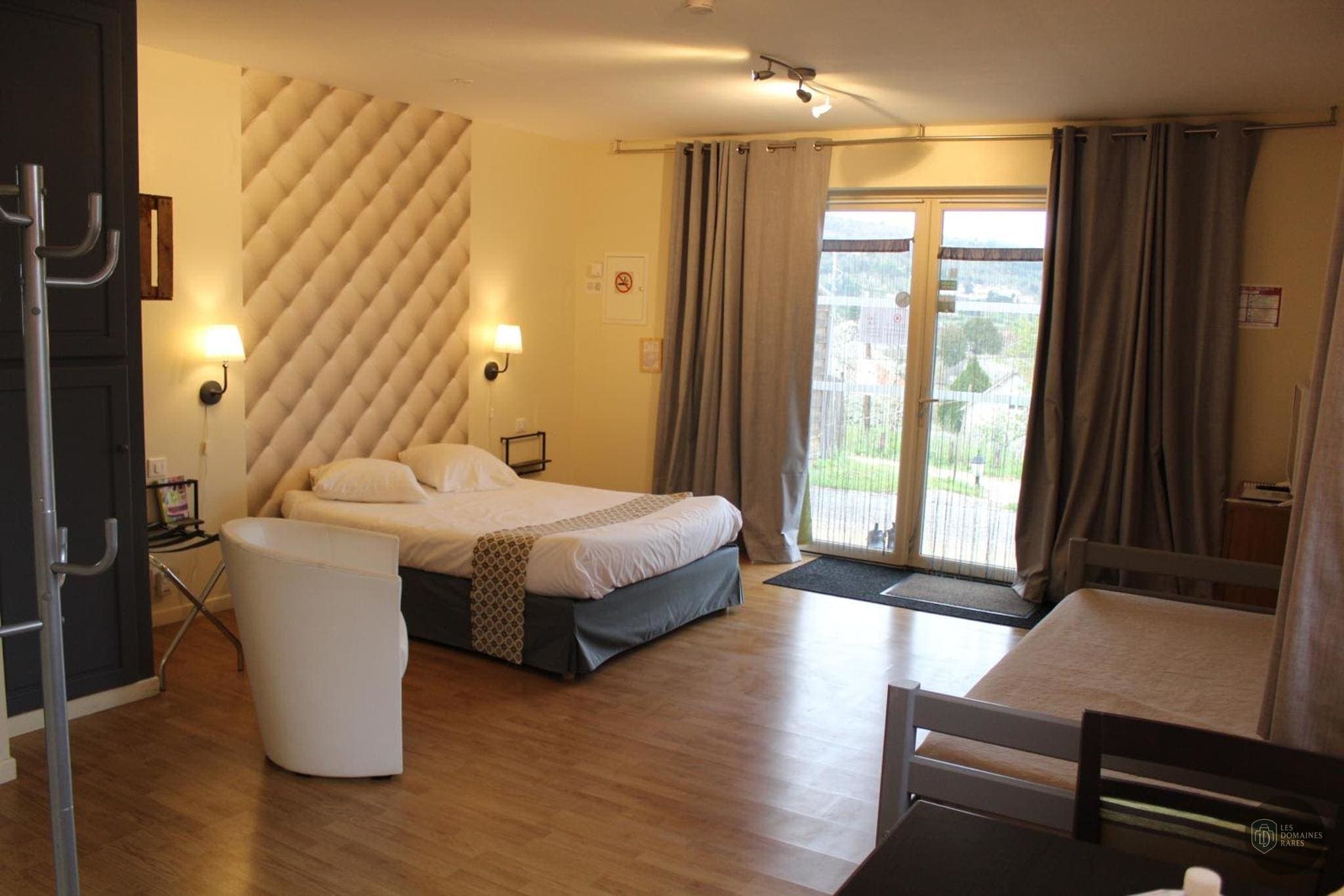 Chambre de l'hôtel Hôtel La Peyrade à Cajarc en Occitanie