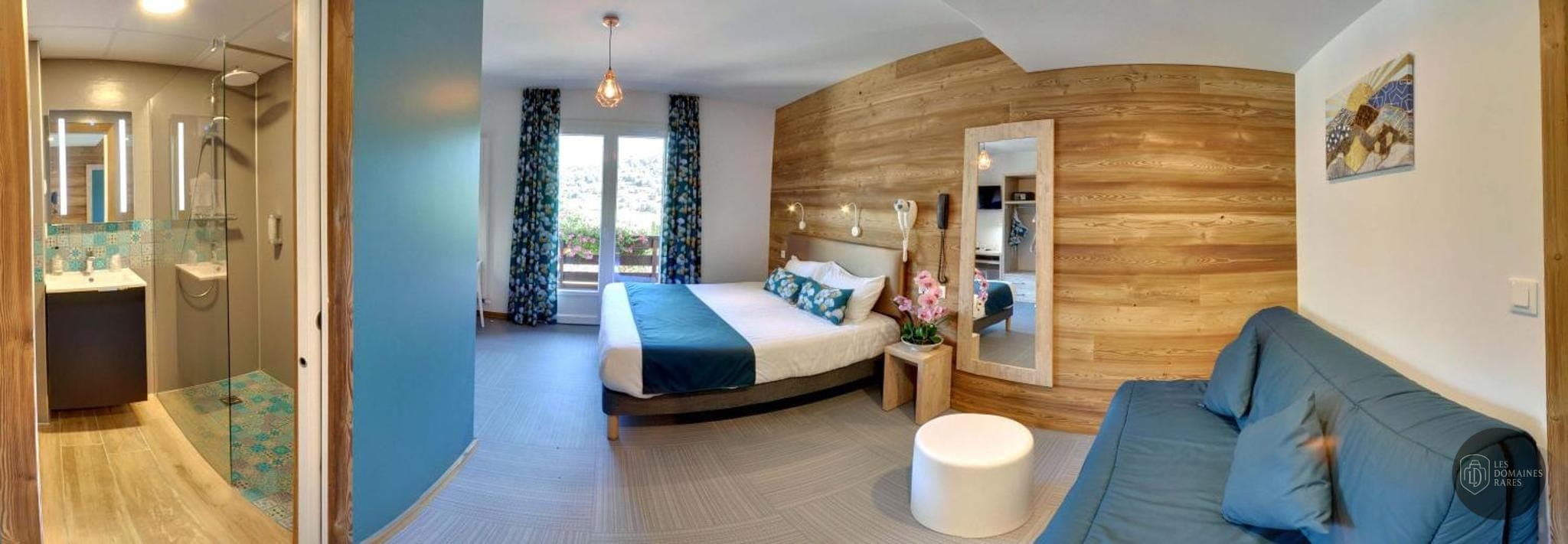 Vue extérieure de l'hôtel Hôtel Lacour à Eygliers en Provence-Alpes-Côte d'Azur