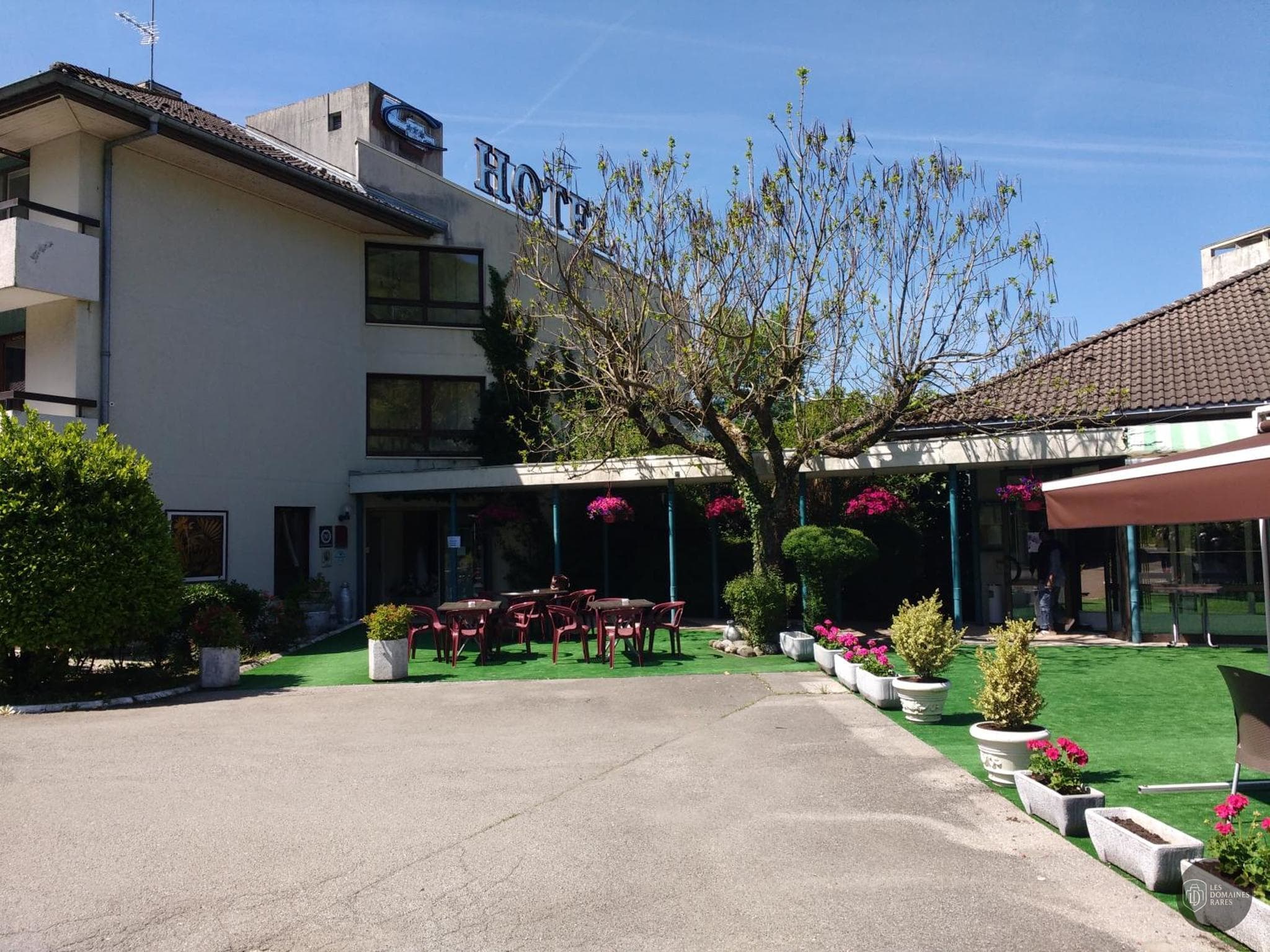 Vue extérieure de l'hôtel Hôtel Le 4C à Cluses en Auvergne-Rhône-Alpes