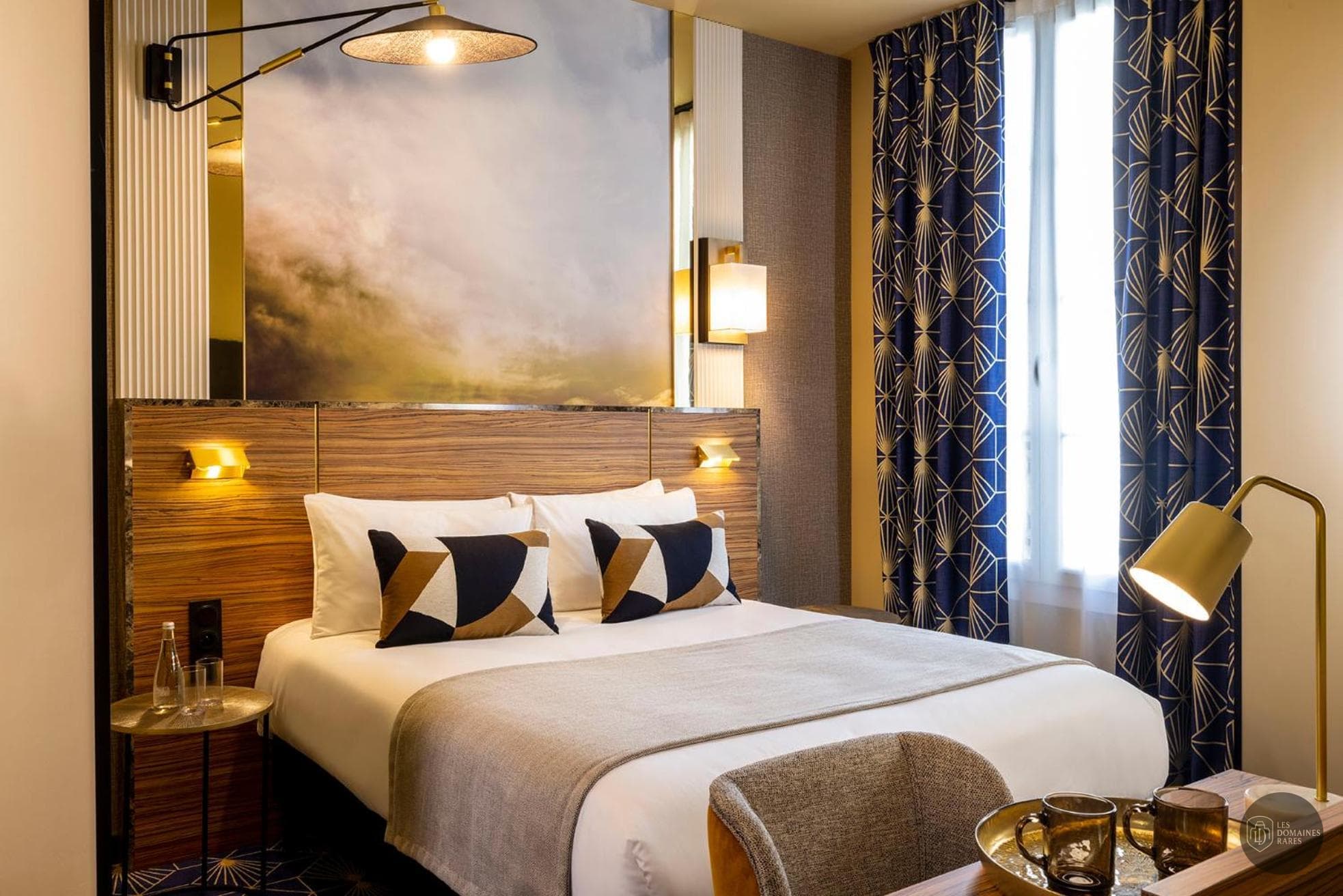 Chambre de l'hôtel Hôtel Le Rocroy Paris à Paris en Île-de-France - séminaire paris france coordonnées gps latitude : 48.87962