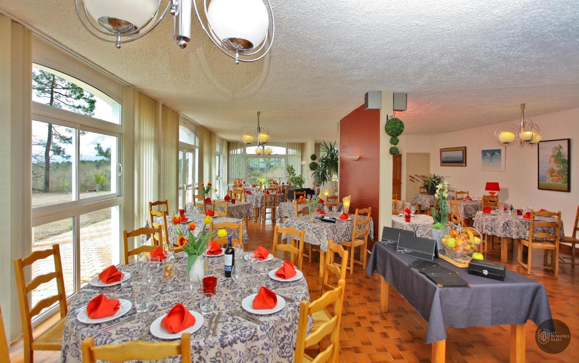 Restaurant de l'hôtel Hôtel Le Tropicana en Nouvelle-Aquitaine