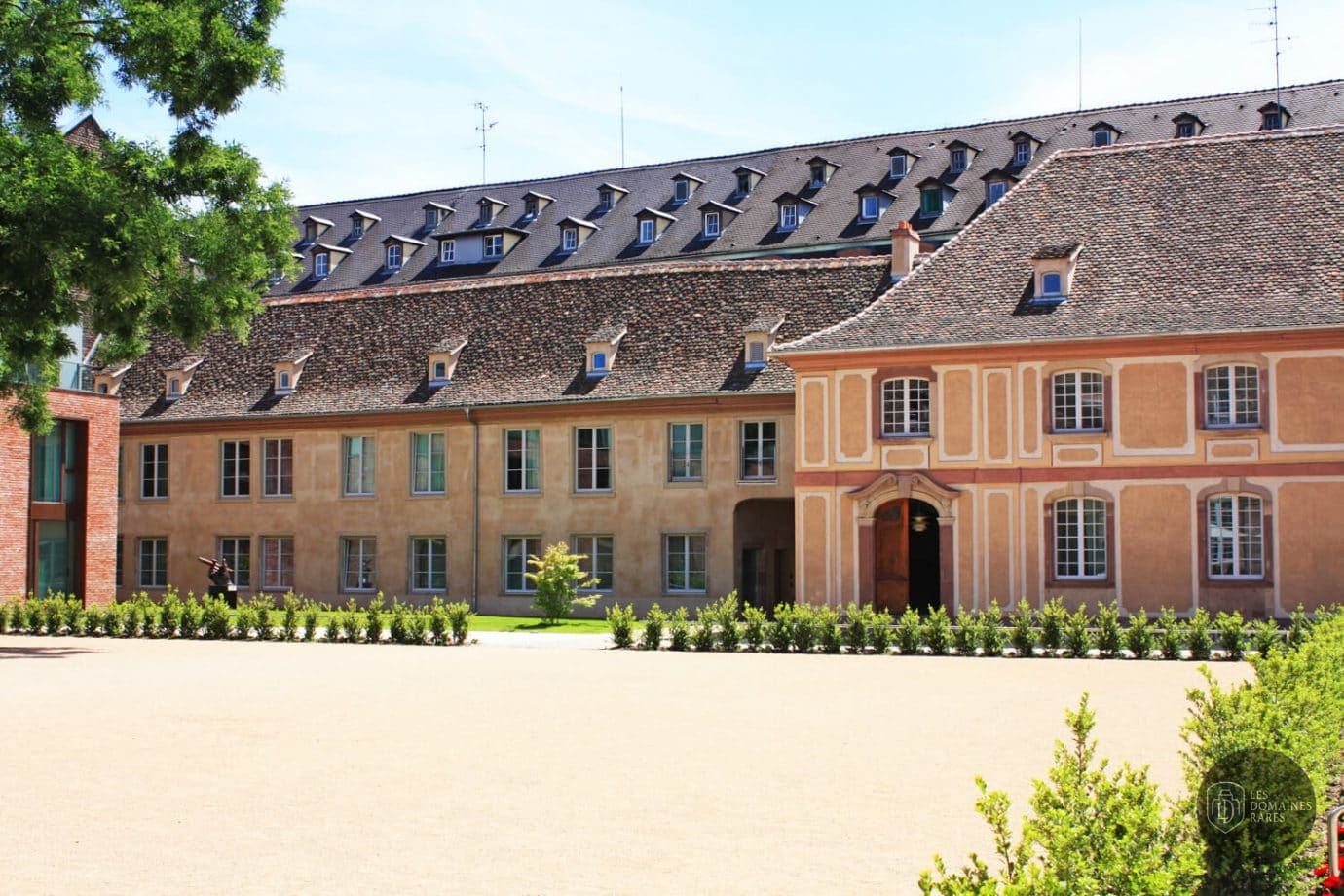 Vue extérieure de l'hôtel Hôtel Les Haras à Strasbourg en Grand Est