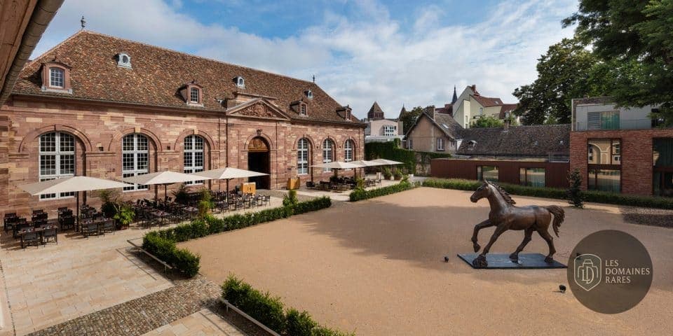 Vue extérieure de l'hôtel Hôtel Les Haras à Strasbourg en Grand Est