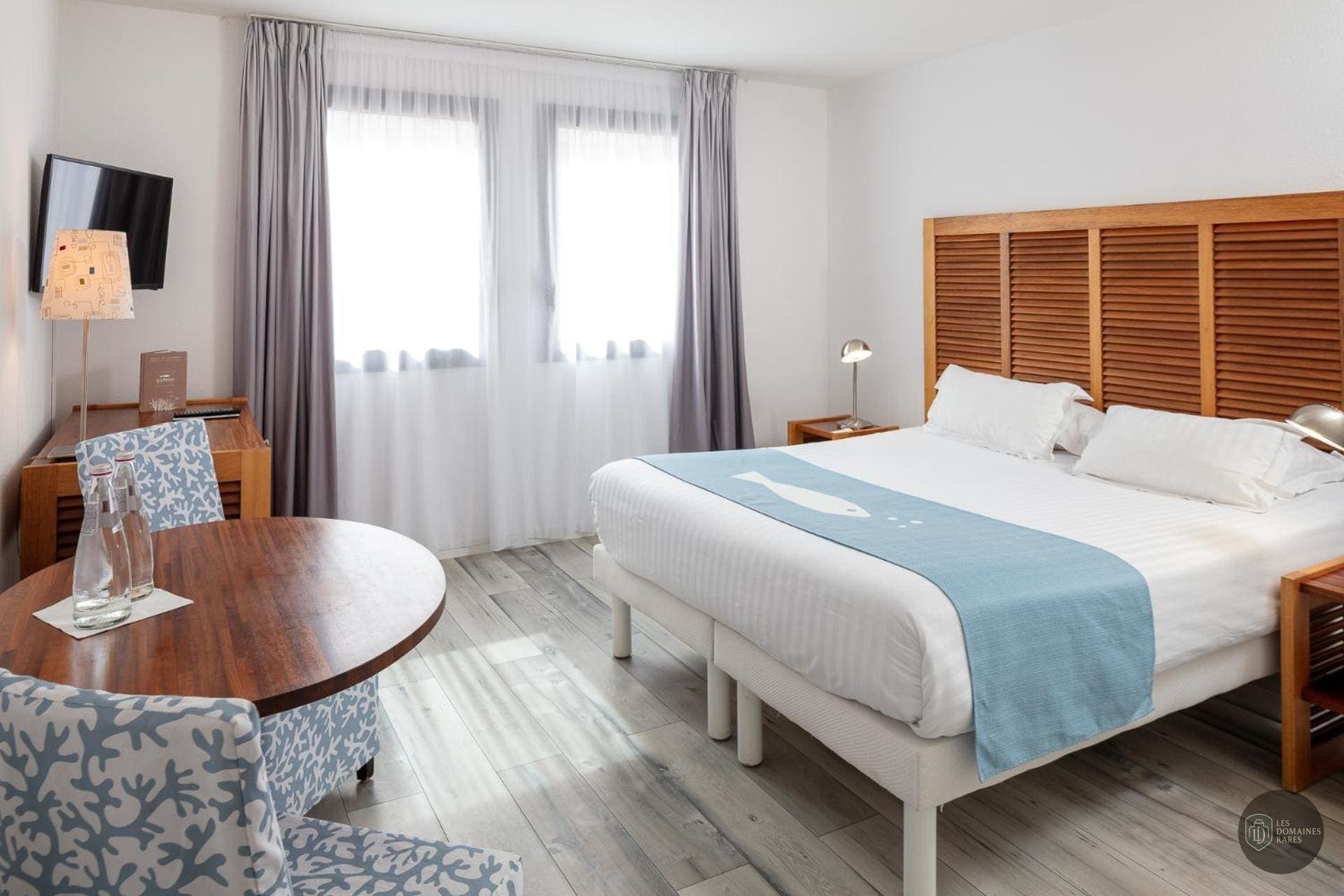 Chambre de l'hôtel Hôtel Les Medes à Ile en Provence-Alpes-Côte d'Azur - séminaire var