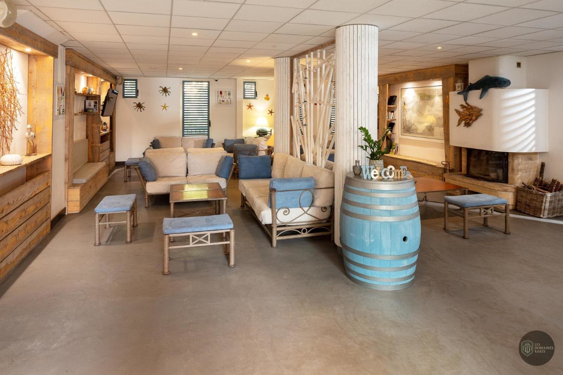 Espace intérieur de l'hôtel Hôtel Les Medes à Ile en Provence-Alpes-Côte d'Azur