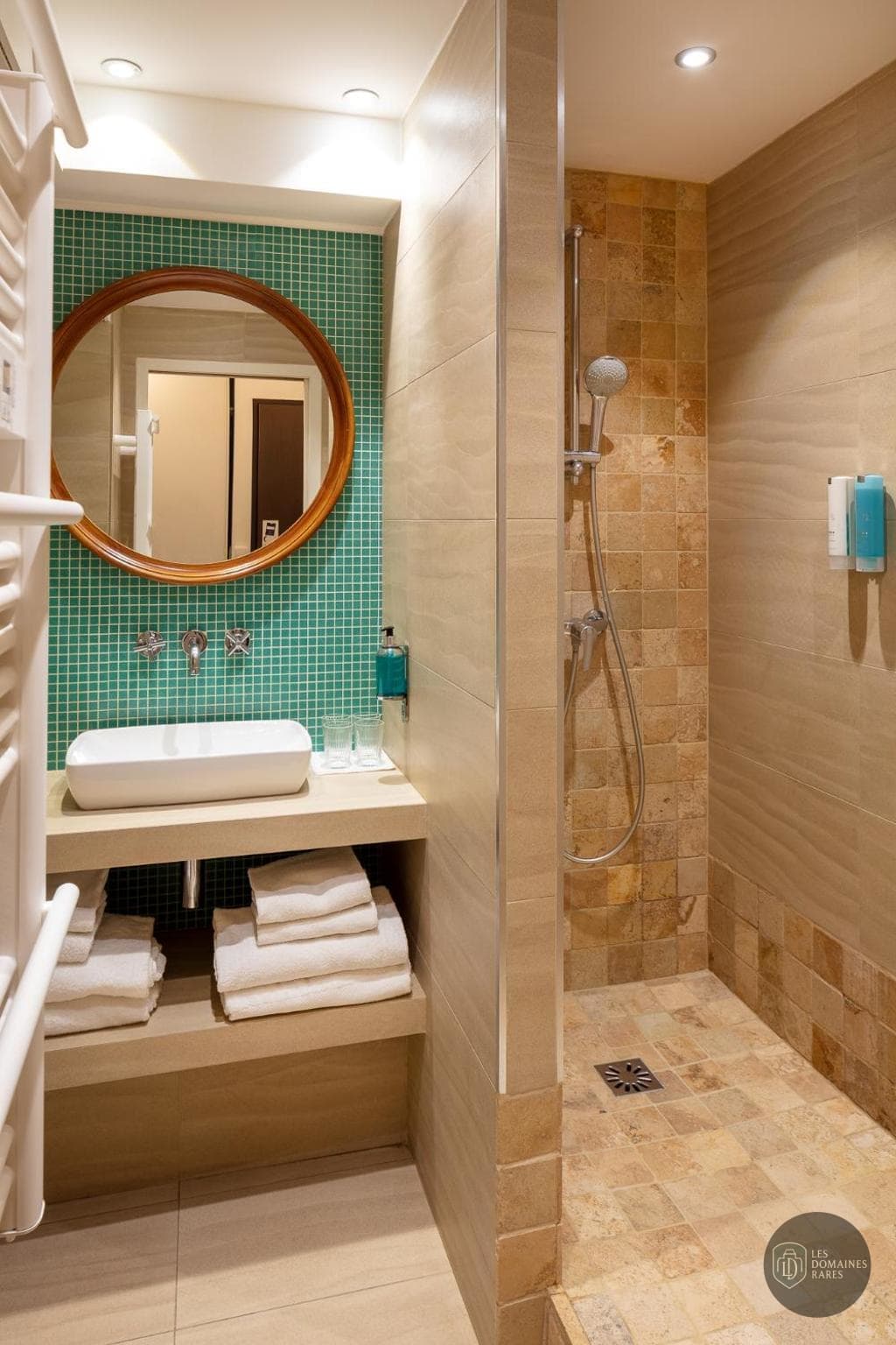 Salle de bain de l'hôtel Hôtel Les Medes à Ile en Provence-Alpes-Côte d'Azur