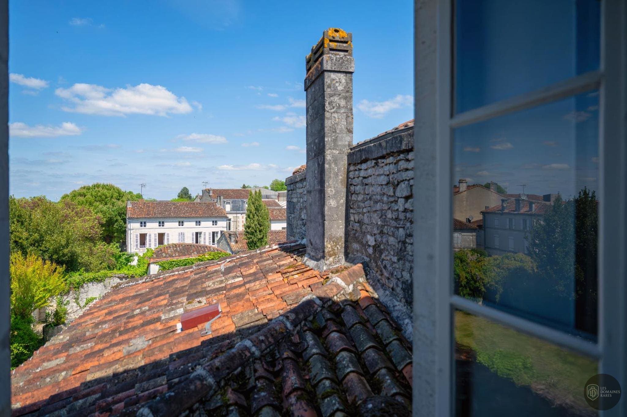 Vue extérieure de l'hôtel Hôtel Ligaro à Jarnac en Nouvelle-Aquitaine