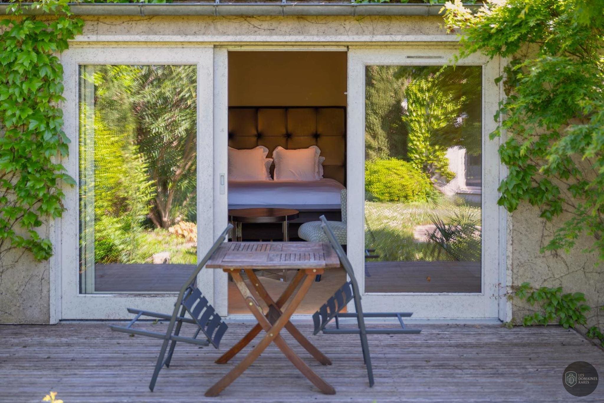 Vue extérieure de l'hôtel Hôtel Ligaro à Jarnac en Nouvelle-Aquitaine