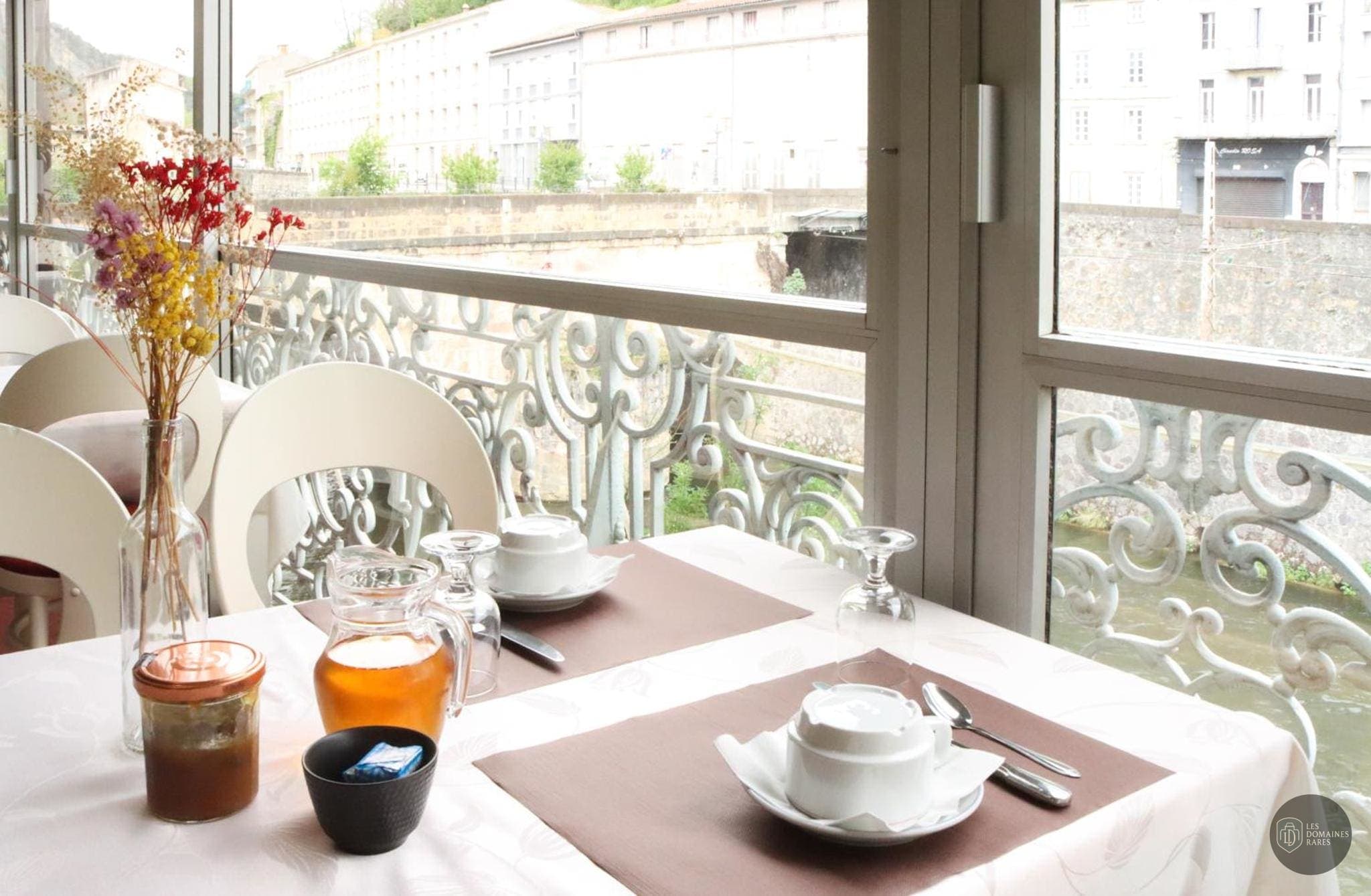 Vue extérieure de l'hôtel Hôtel Lons en Occitanie