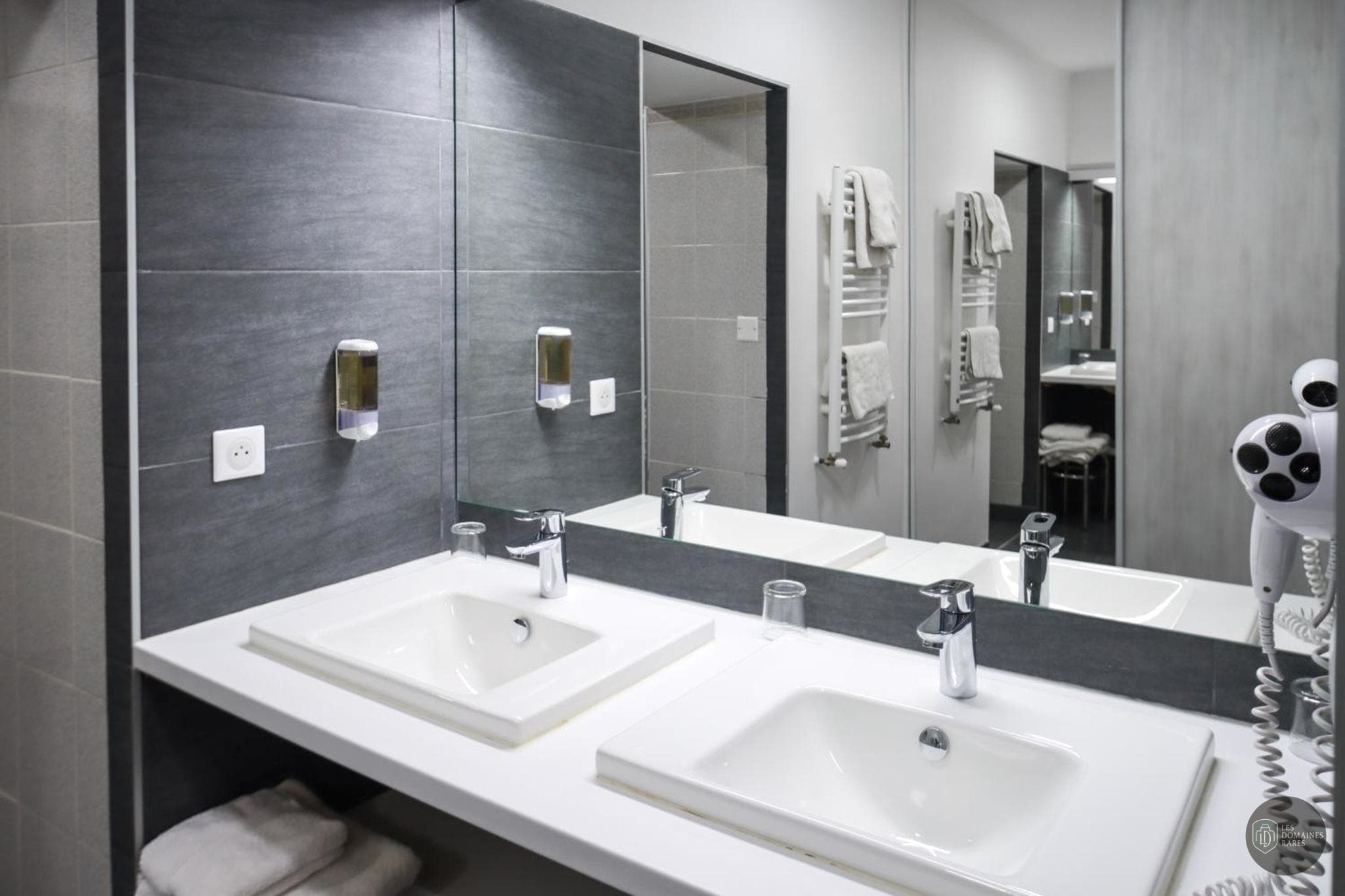 Salle de bain de l'hôtel Hôtel Lons en Occitanie
