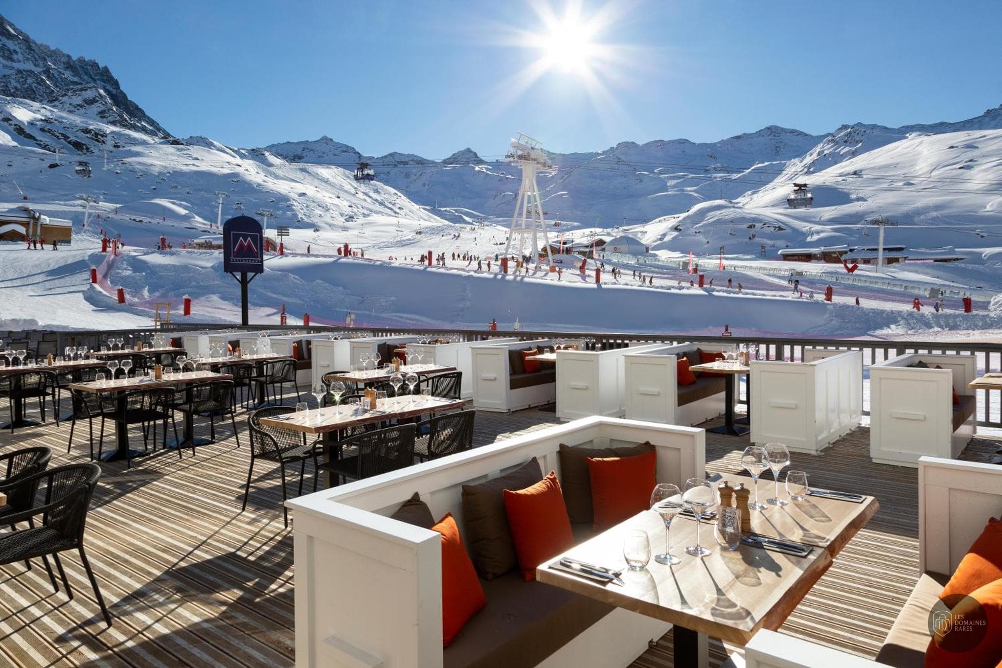 Vue extérieure de l'hôtel Hôtel Marielle à Val en Auvergne-Rhône-Alpes