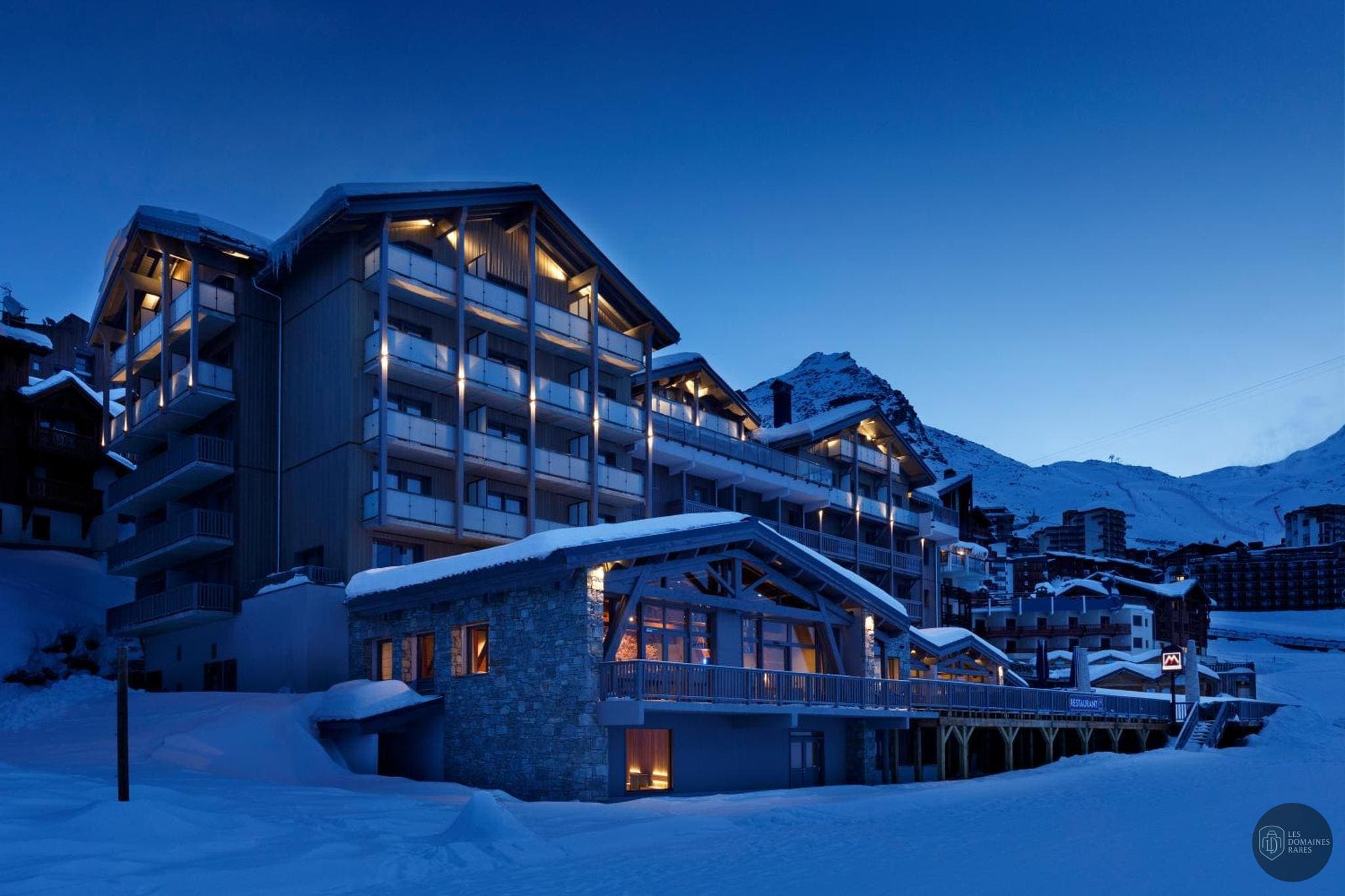 Vue extérieure de l'hôtel Hôtel Marielle à Val en Auvergne-Rhône-Alpes