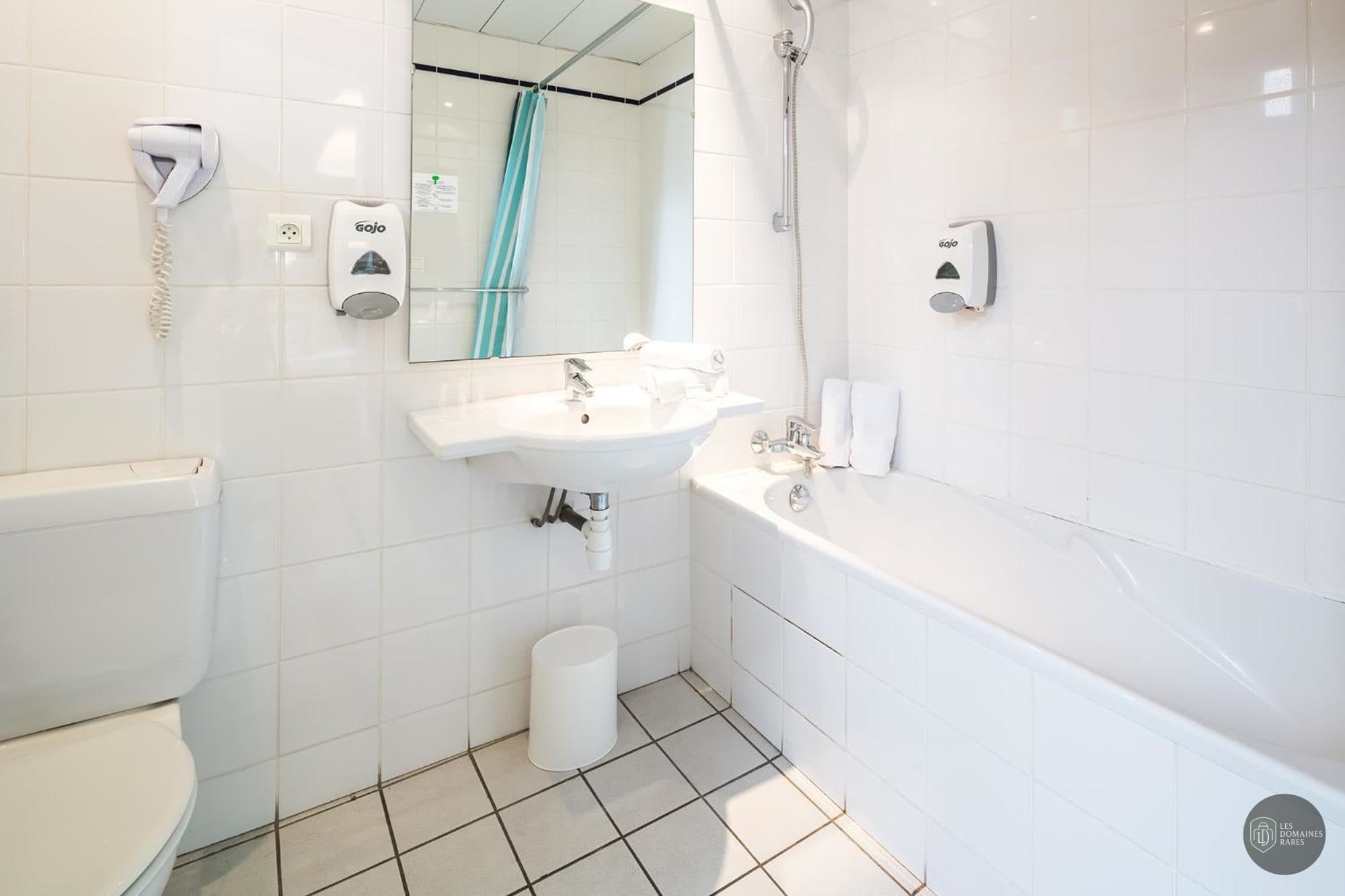 Salle de bain de l'hôtel Hôtel Notre-Dame à Haguenau en Grand Est