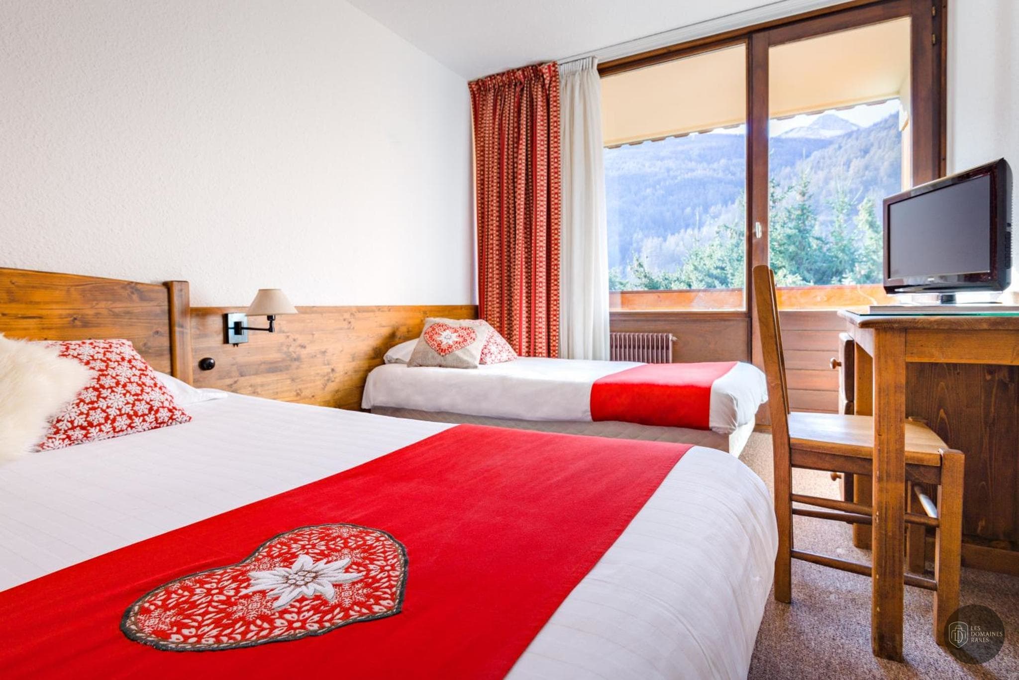 Chambre de l'hôtel Hôtel Plein Sud à Chantemerle en Provence-Alpes-Côte d'Azur