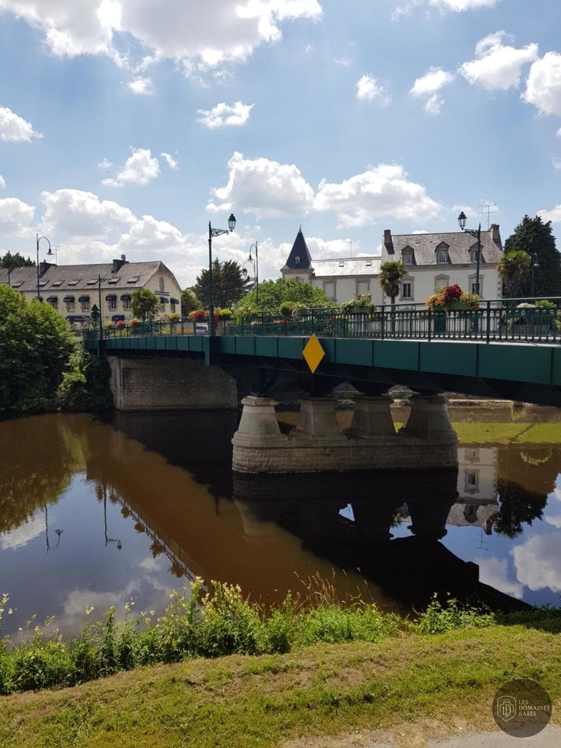 Vue extérieure de l'hôtel Hôtel Robic à Pontivy en Bretagne