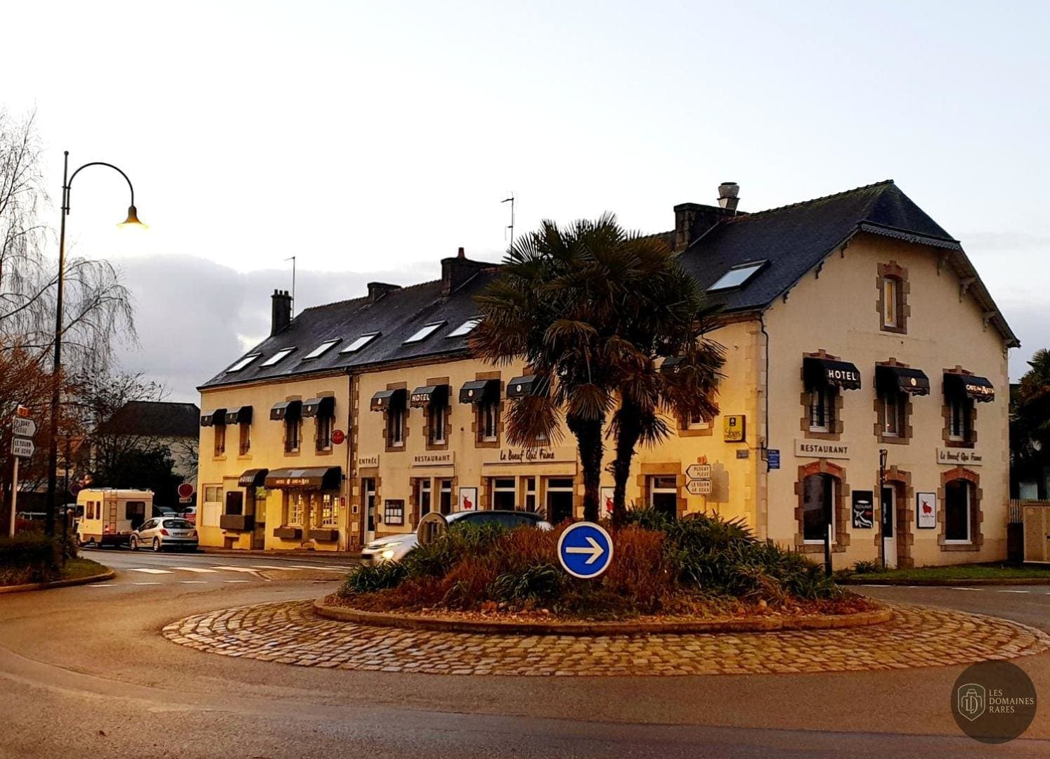 Vue extérieure de l'hôtel Hôtel Robic à Pontivy en Bretagne