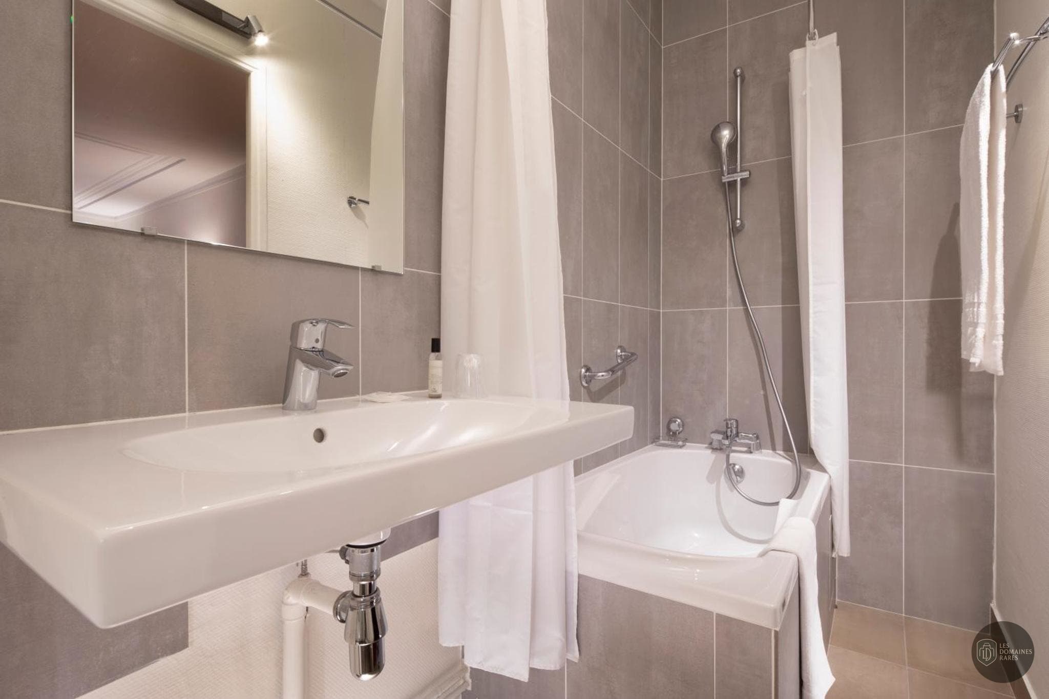 Salle de bain de l'hôtel Hôtel Saint Roch à Martigues en Provence-Alpes-Côte d'Azur