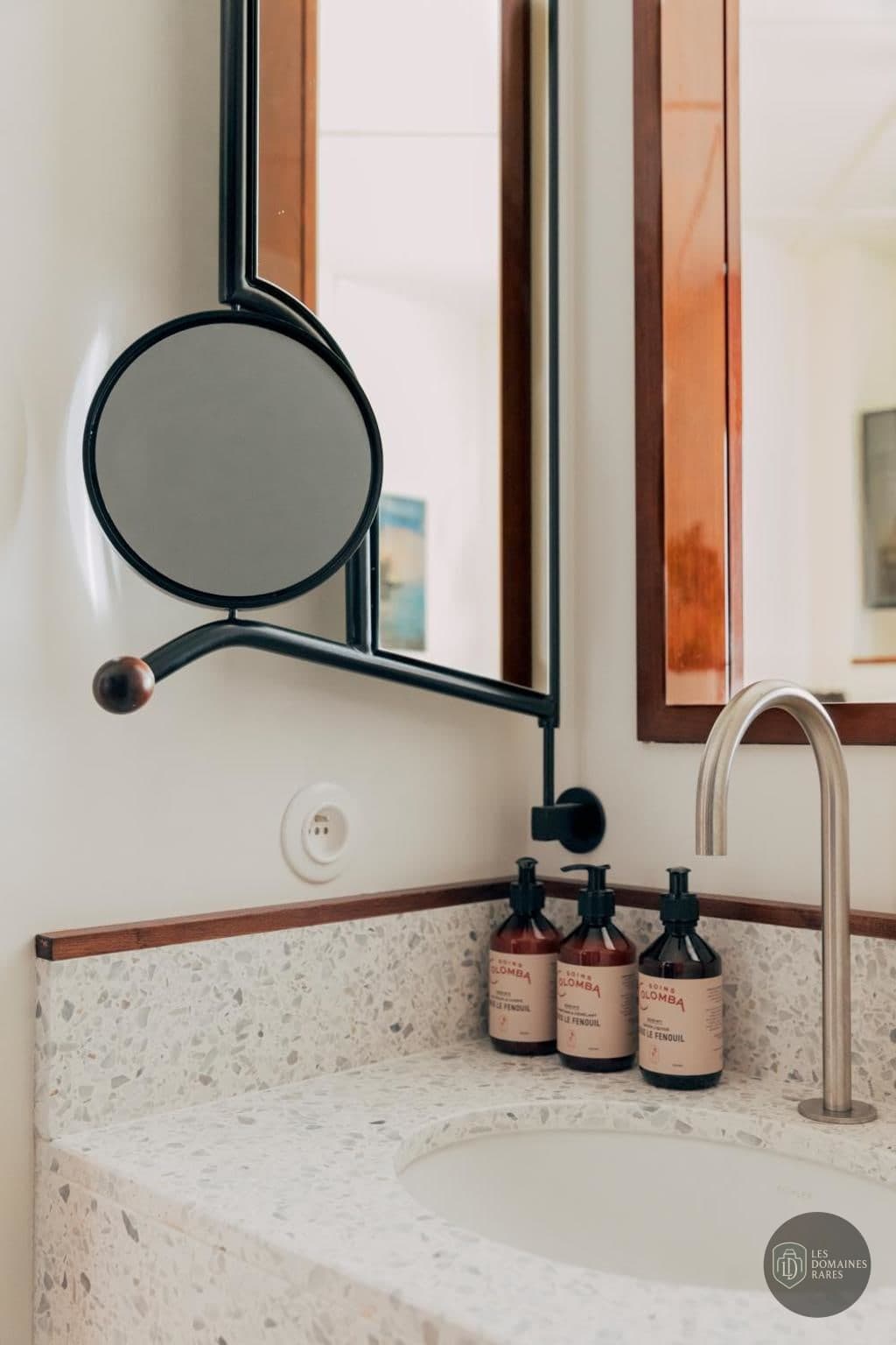 Salle de bain de l'hôtel Hôtel Wallace à Paris en Île-de-France
