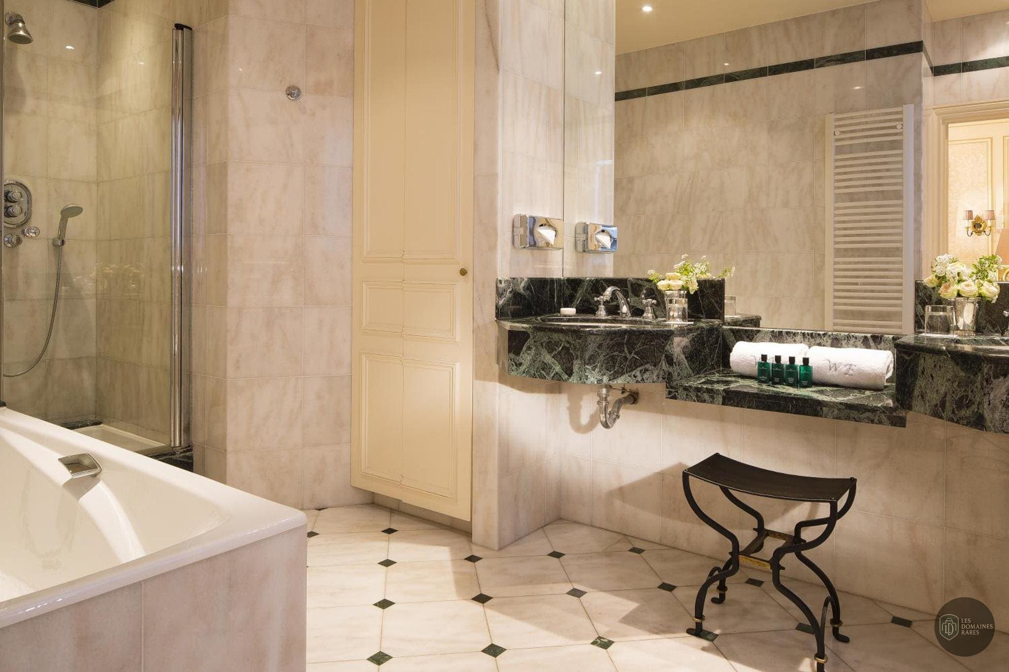 Salle de bain de l'hôtel Hôtel West End à Nice en Provence-Alpes-Côte d'Azur