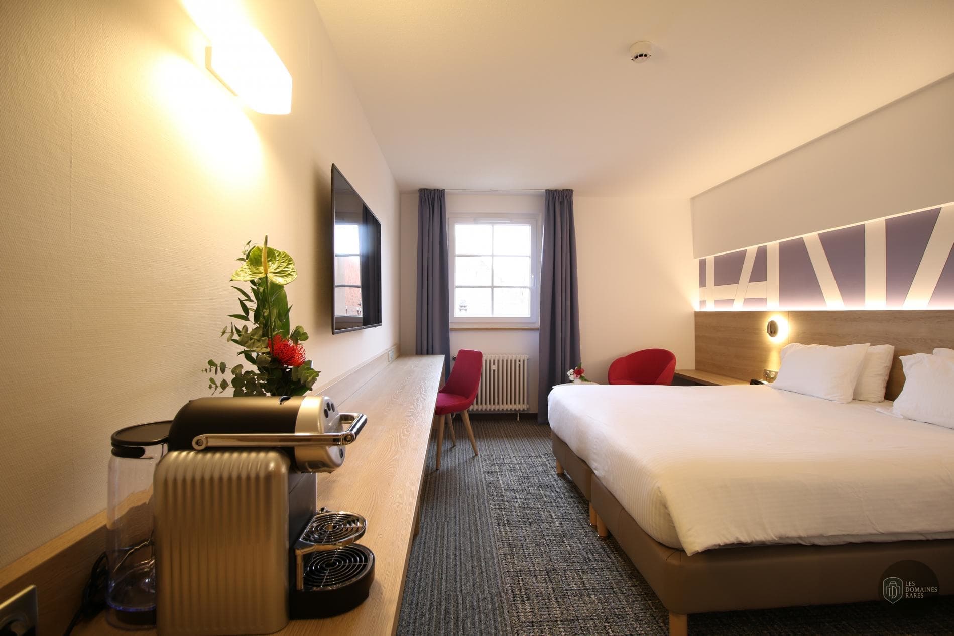 Chambre moderne avec machine à café