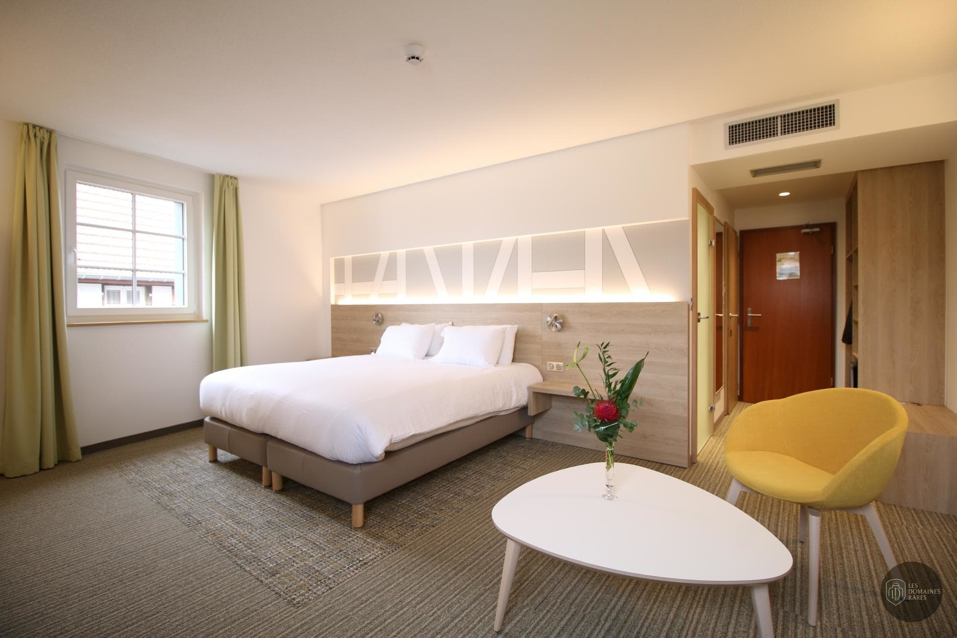 Chambre spacieuse avec coin salon