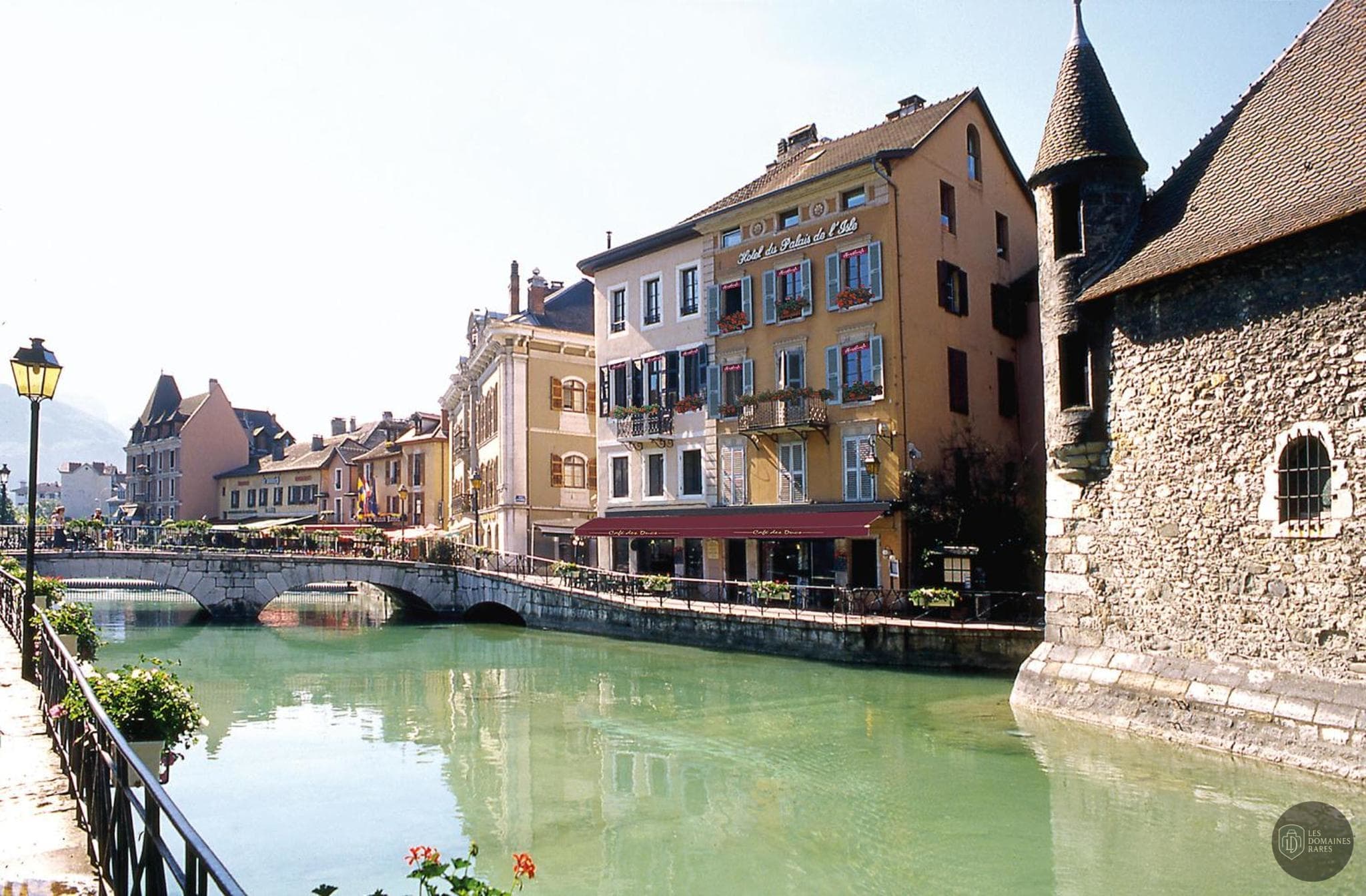 Vue extérieure de l'hôtel Hôtel de l'Isle en Auvergne-Rhône-Alpes