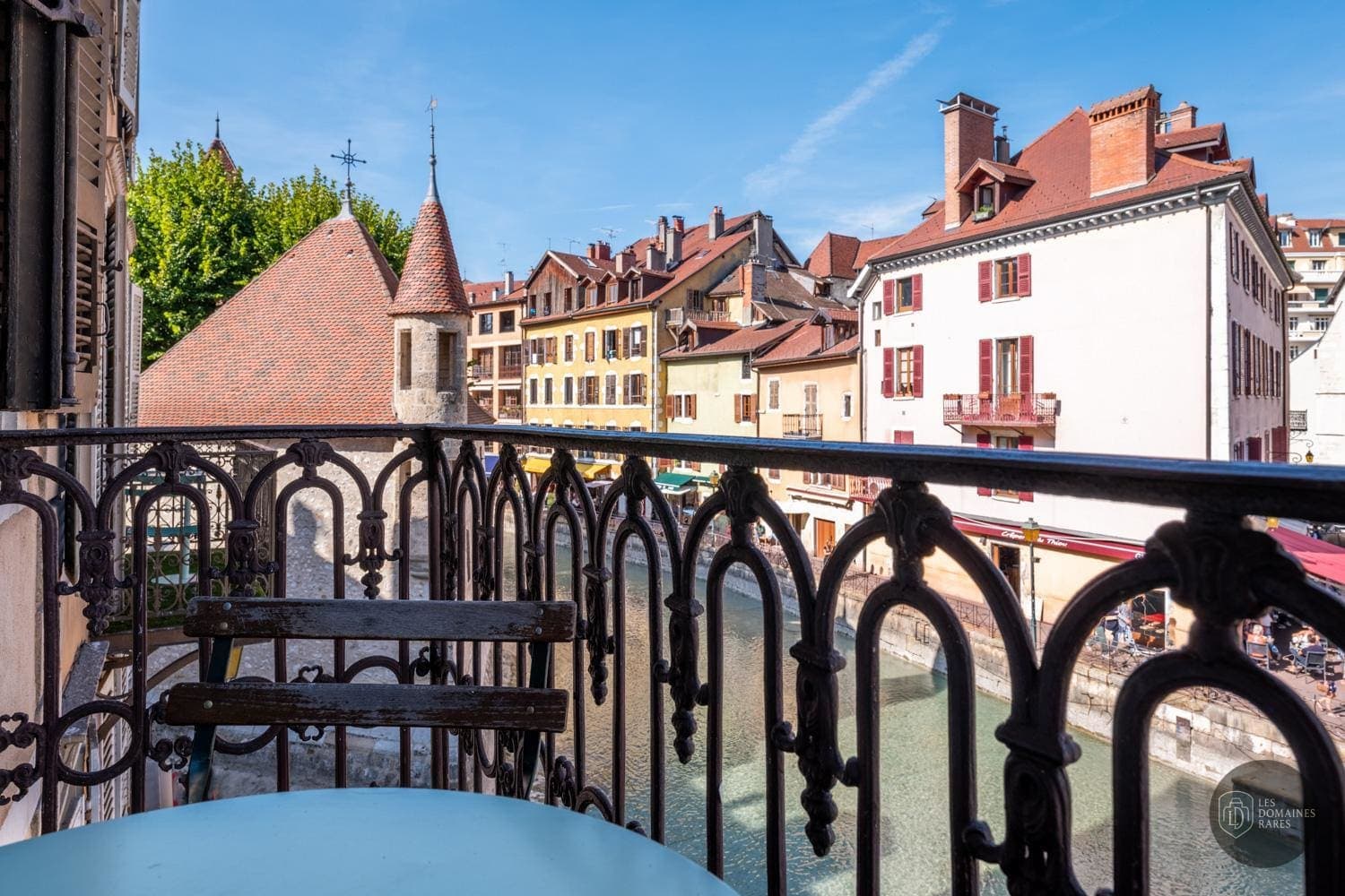 Vue extérieure de l'hôtel Hôtel de l'Isle en Auvergne-Rhône-Alpes