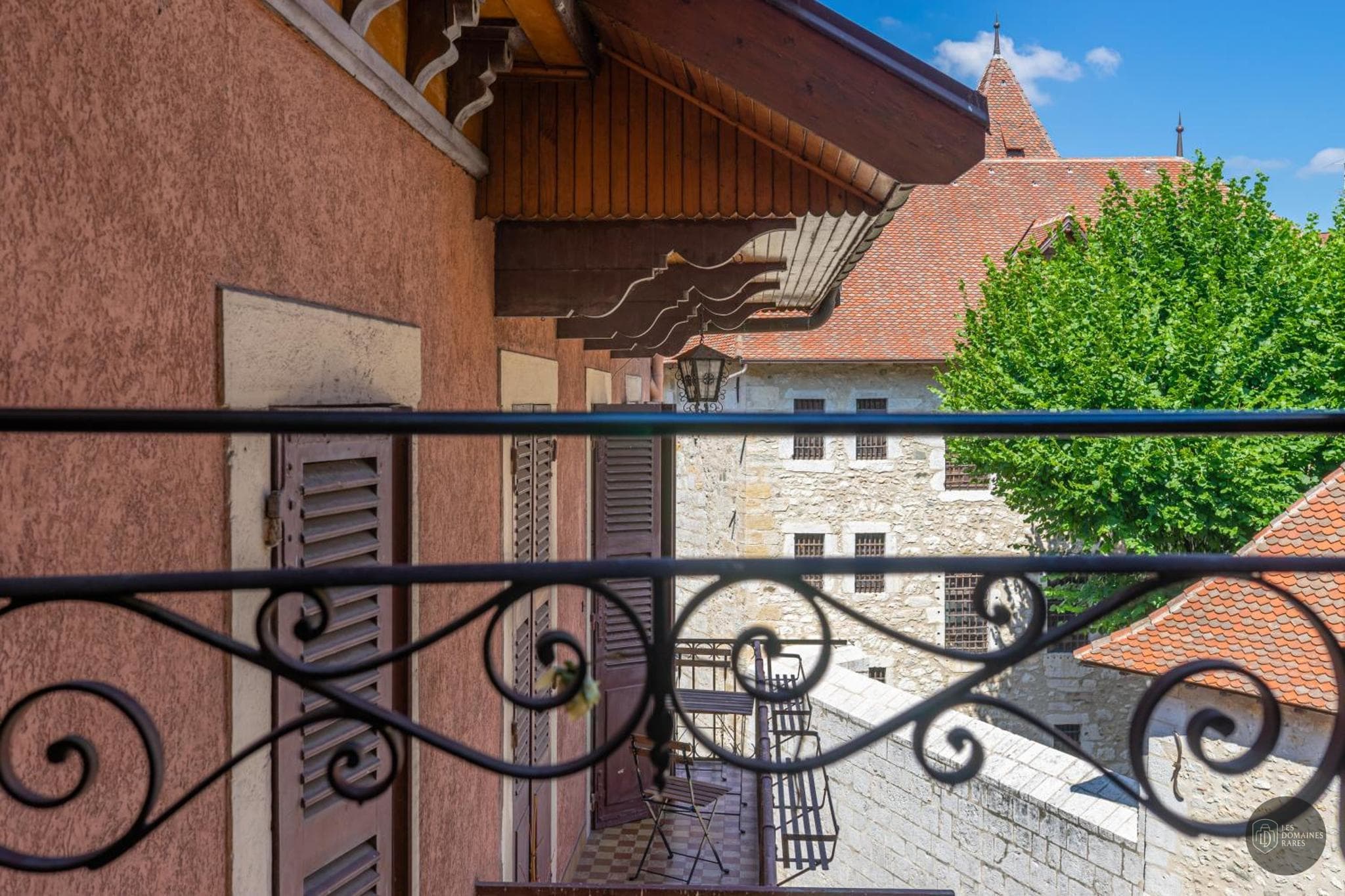 Vue extérieure de l'hôtel Hôtel de l'Isle en Auvergne-Rhône-Alpes