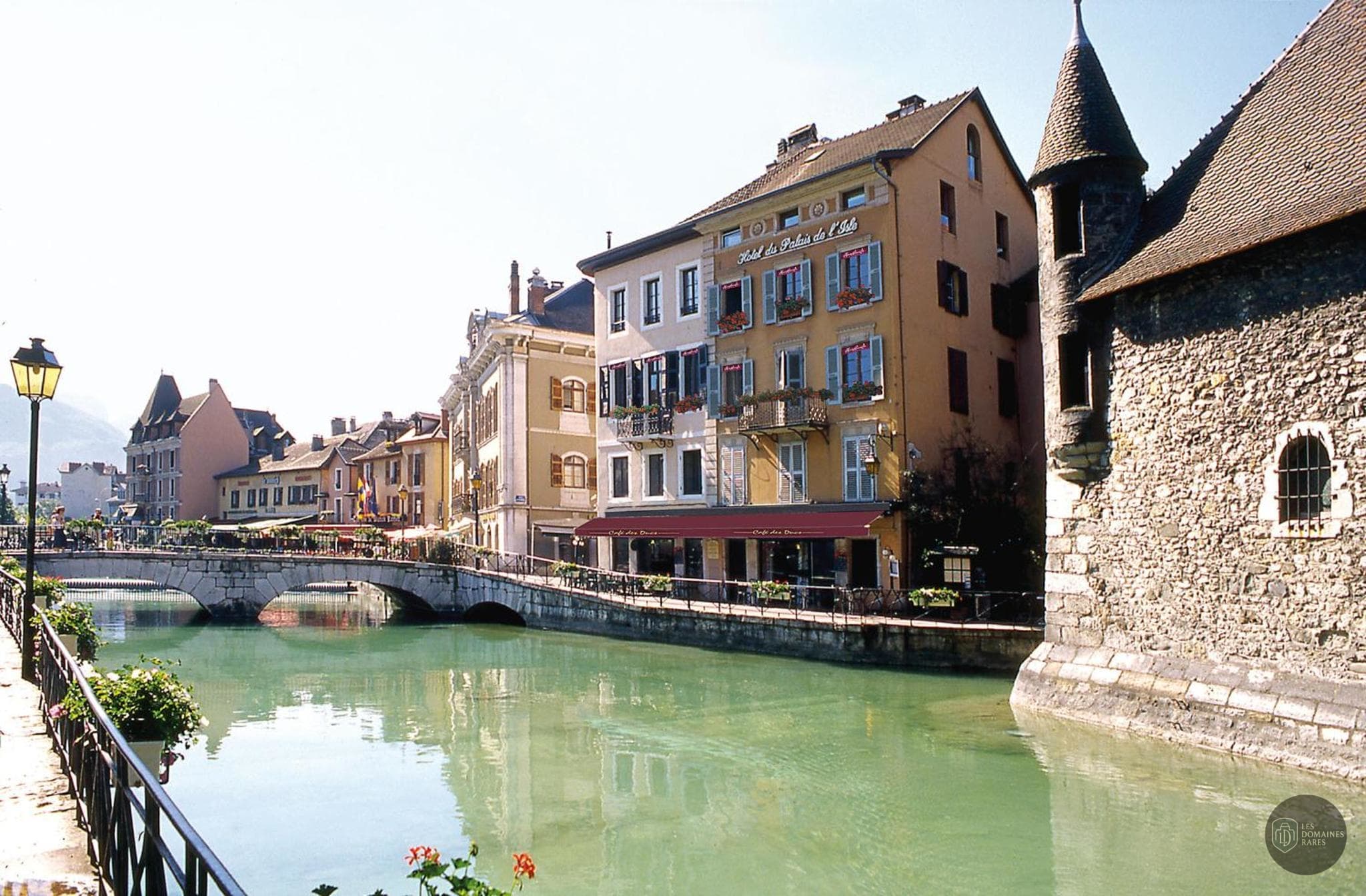 Vue extérieure de l'hôtel Hôtel de l'Isle en Auvergne-Rhône-Alpes