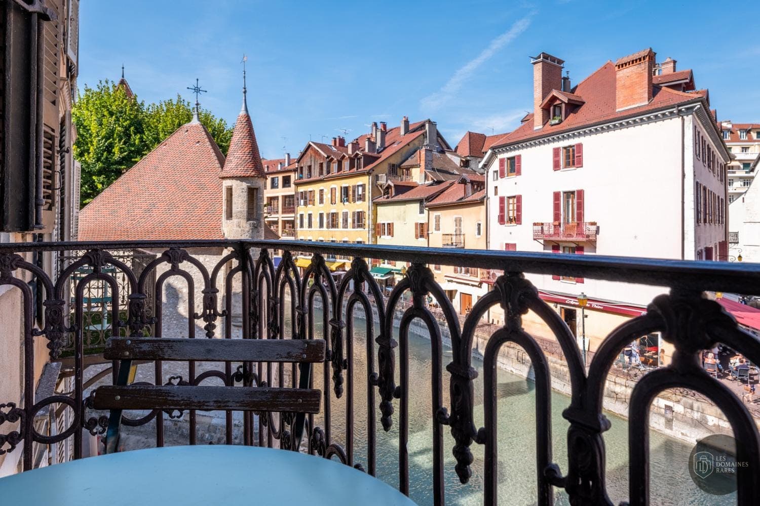 Vue extérieure de l'hôtel Hôtel de l'Isle en Auvergne-Rhône-Alpes