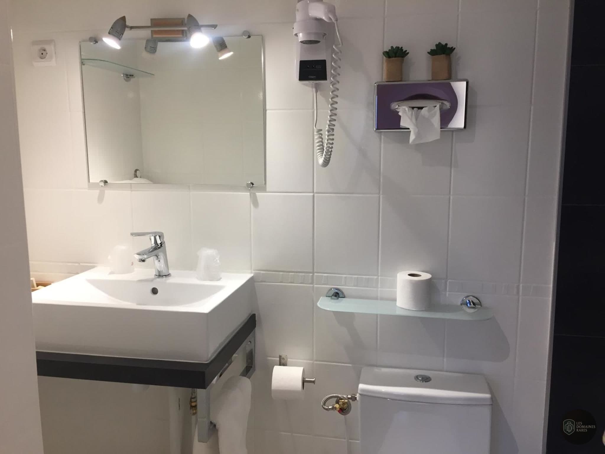 Salle de bain de l'hôtel Hôtel de l'Oise en Hauts-de-France