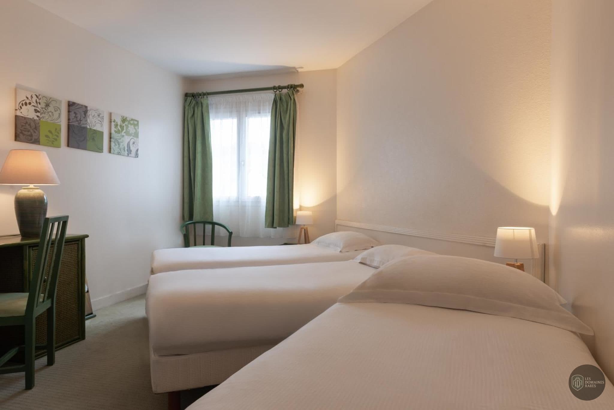 Chambre de l'hôtel Hôtel de l'Orme à Evreux en Normandie