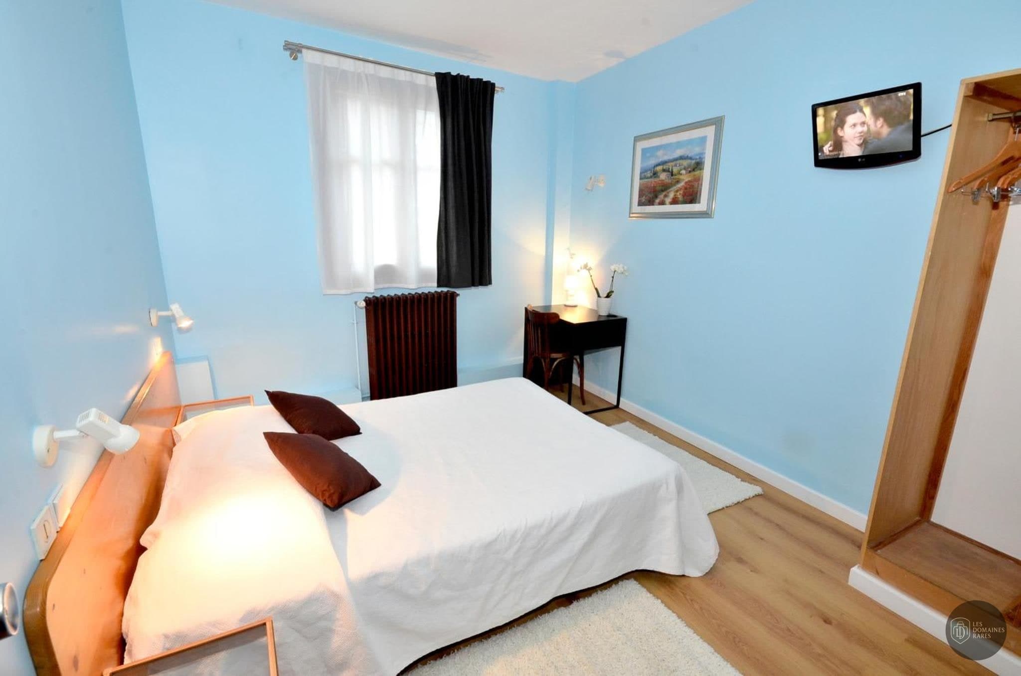 Chambre de l'hôtel Hôtel de l'Ours à Coulommiers en Île-de-France