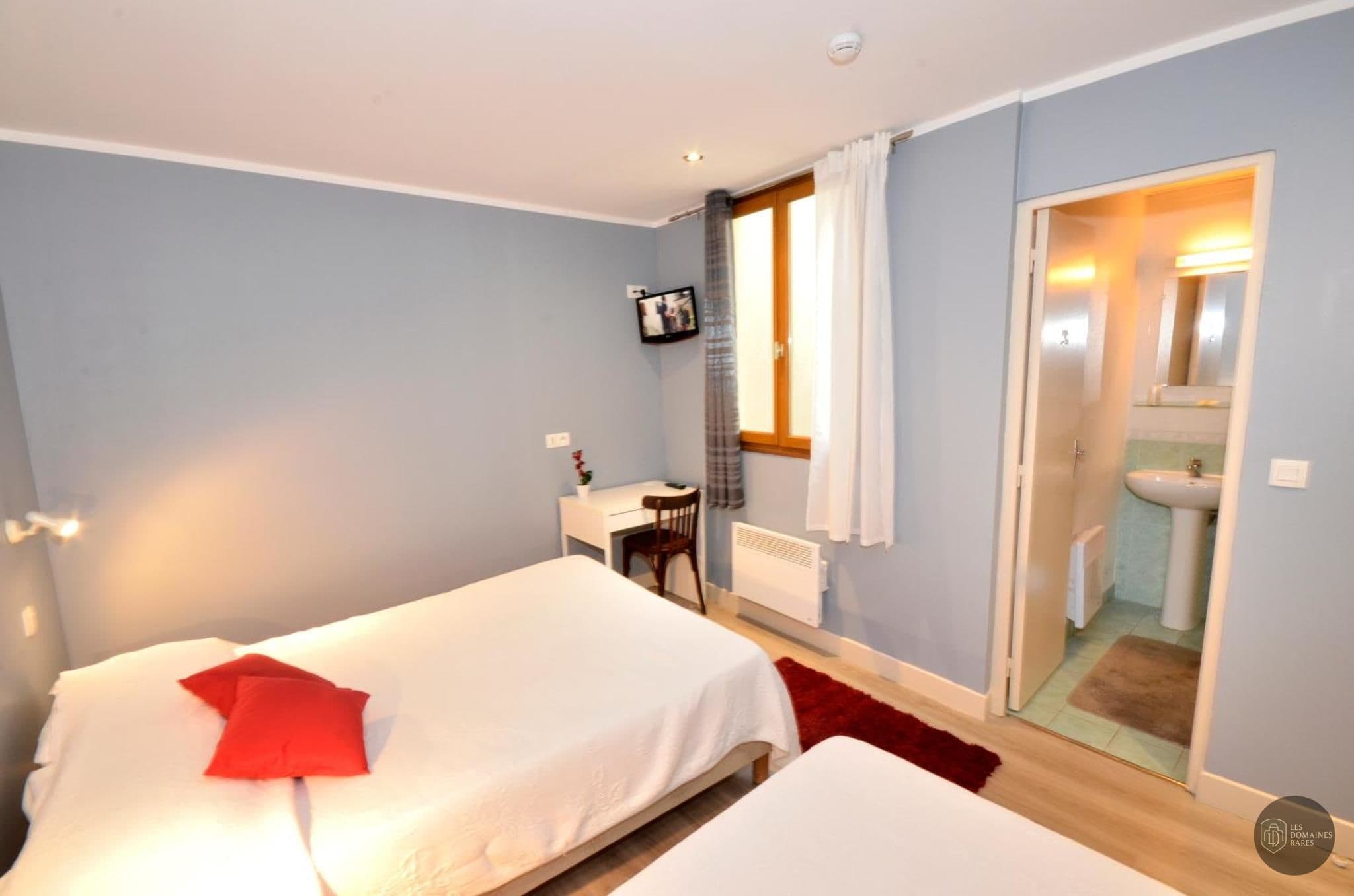 Chambre de l'hôtel Hôtel de l'Ours à Coulommiers en Île-de-France