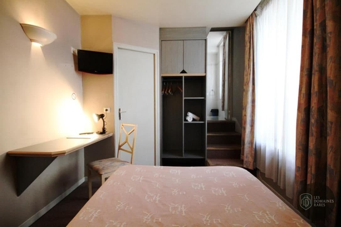 Chambre de l'hôtel Hôtel de l'Ours à Coulommiers en Île-de-France