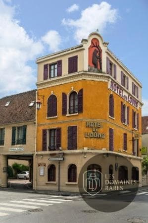 Vue extérieure de l'hôtel Hôtel de l'Ours à Coulommiers en Île-de-France