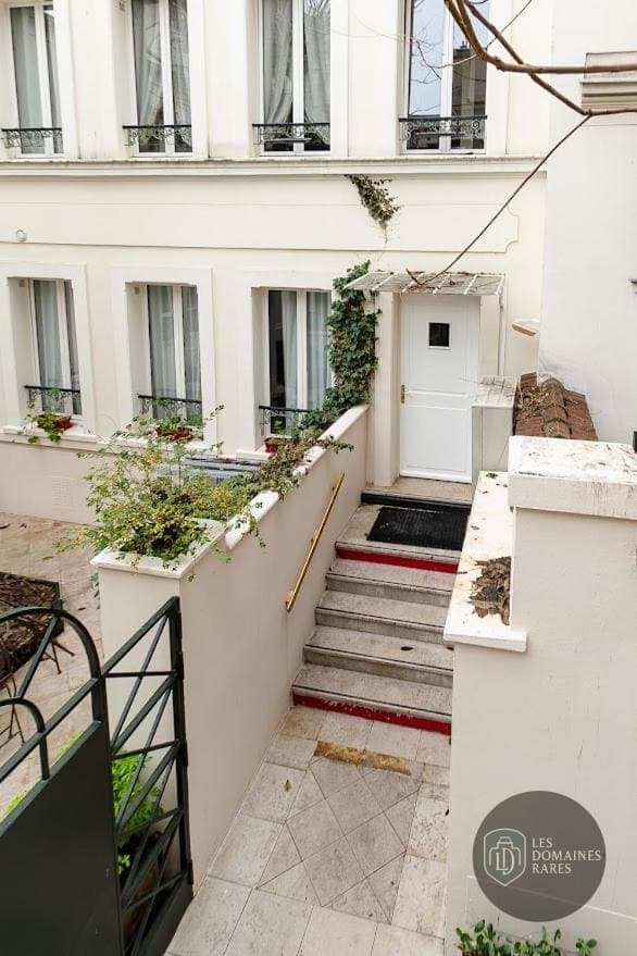 Vue extérieure de l'hôtel Hôtel des Bains à Granville en Normandie