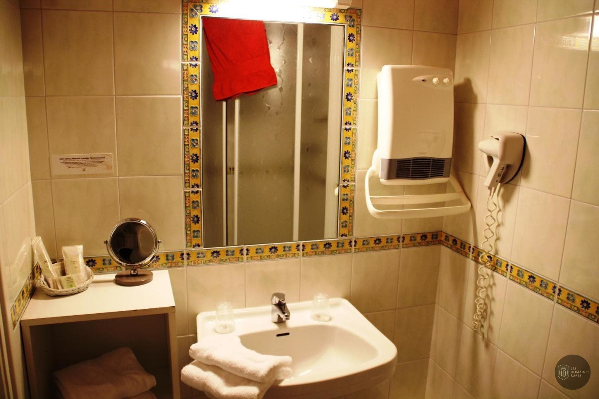 Salle de bain de l'hôtel Hôtel des Chazes en Auvergne-Rhône-Alpes