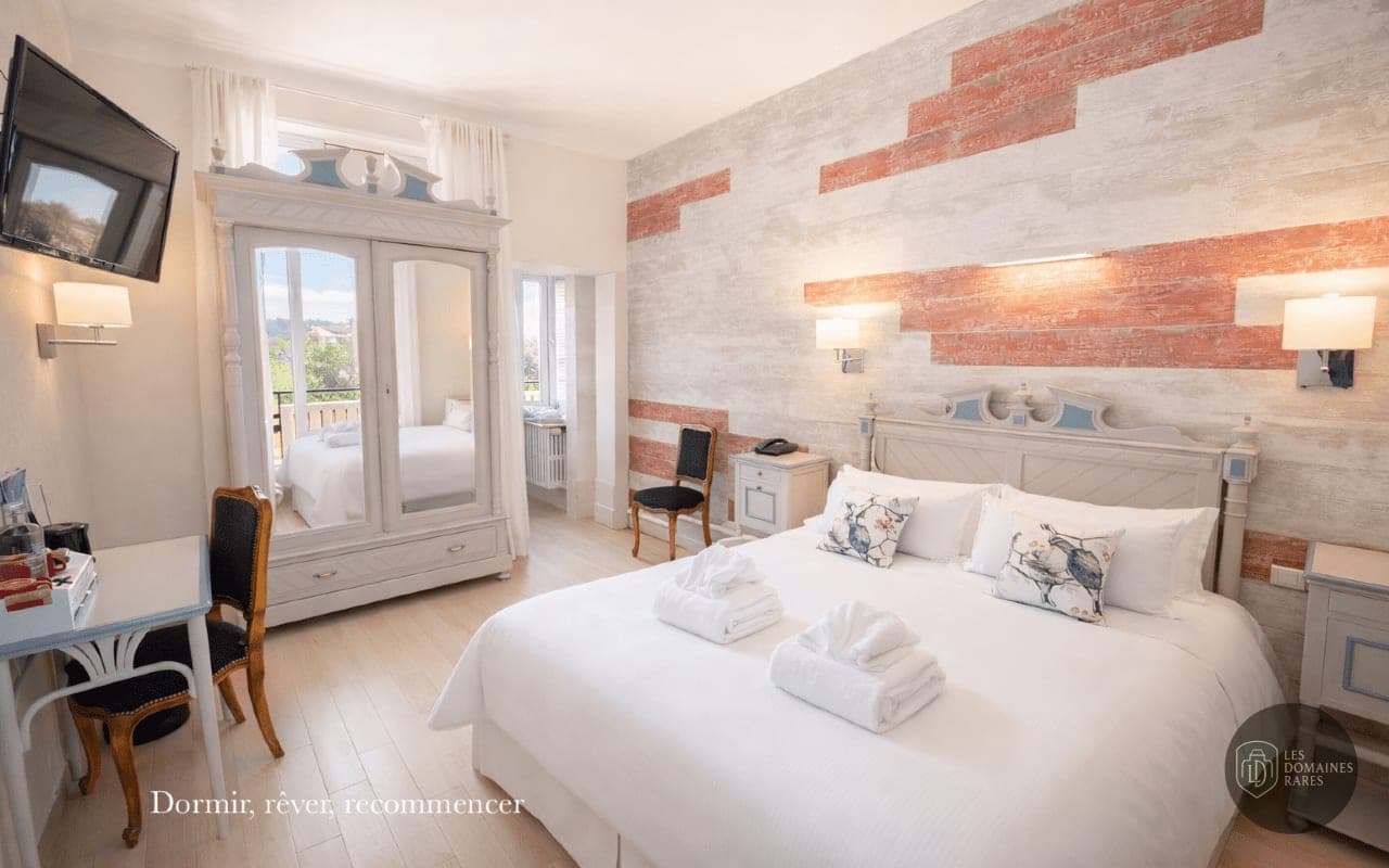 Chambre de l'hôtel Hôtel des Lacs en Île-de-France