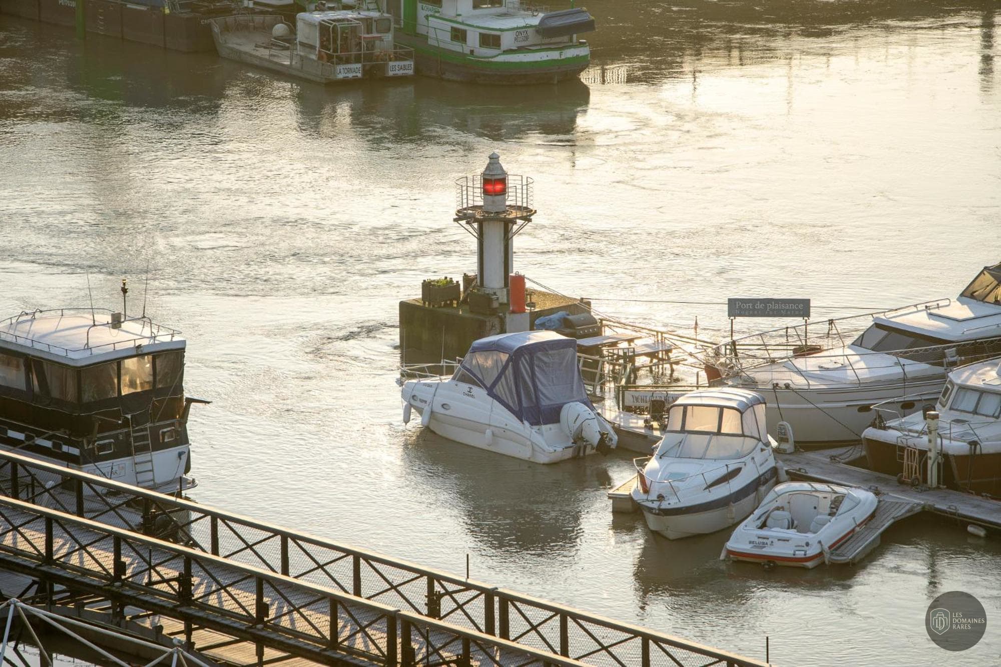 Vue extérieure de l'hôtel Hôtel du Port en Île-de-France