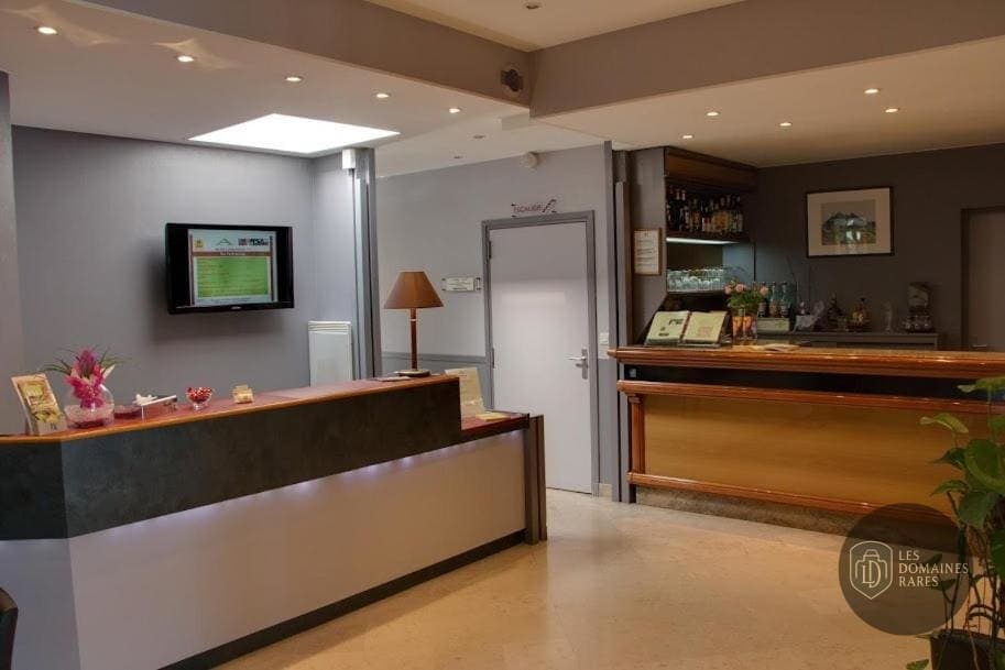 Espace intérieur de l'hôtel Hôtel l'Amandois en Centre-Val de Loire