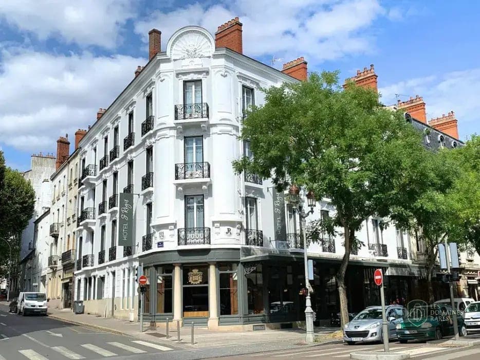 Vue extérieure de l'hôtel Hôtel la Thalie en Bourgogne-Franche-Comté