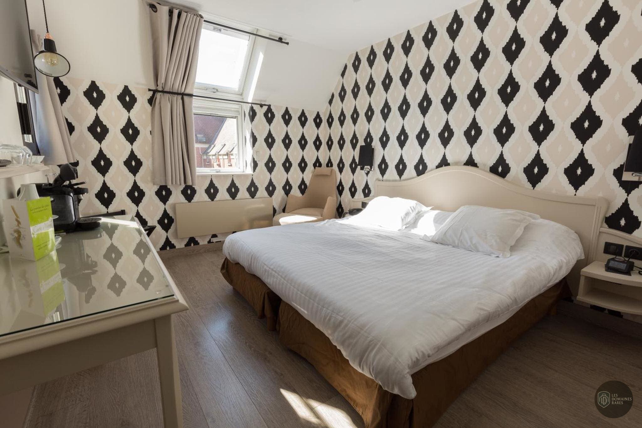 Chambre de l'hôtel Hôtel le Cèdre à Noyon en Hauts-de-France - séminaire oise (60)
